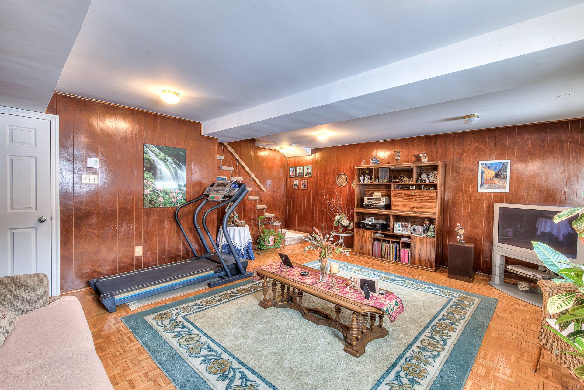 









412

 - 414


66e Avenue

,
Laval (Chomedey),




QC
H7V2L1

