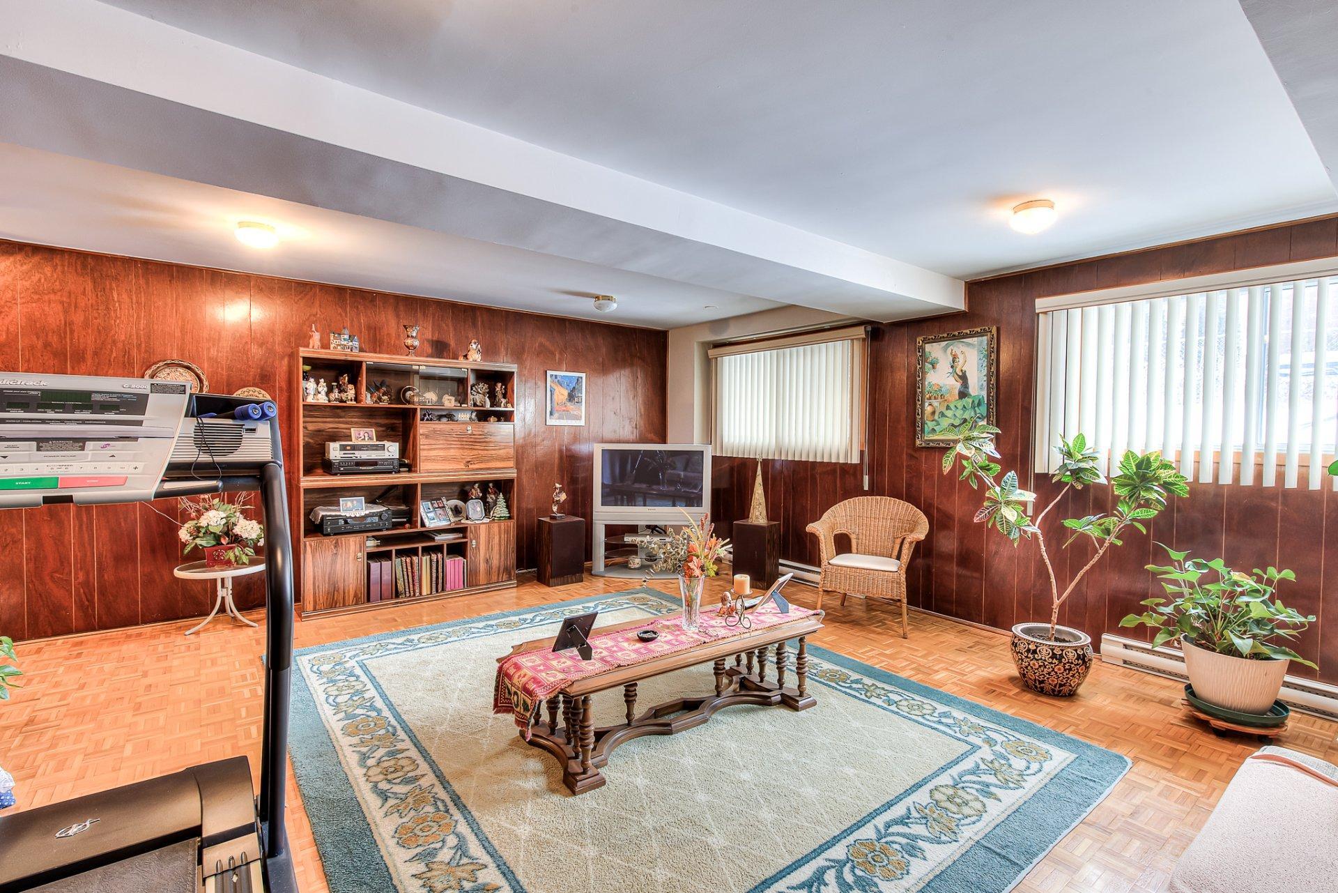 









412

 - 414


66e Avenue

,
Laval (Chomedey),




QC
H7V2L1

