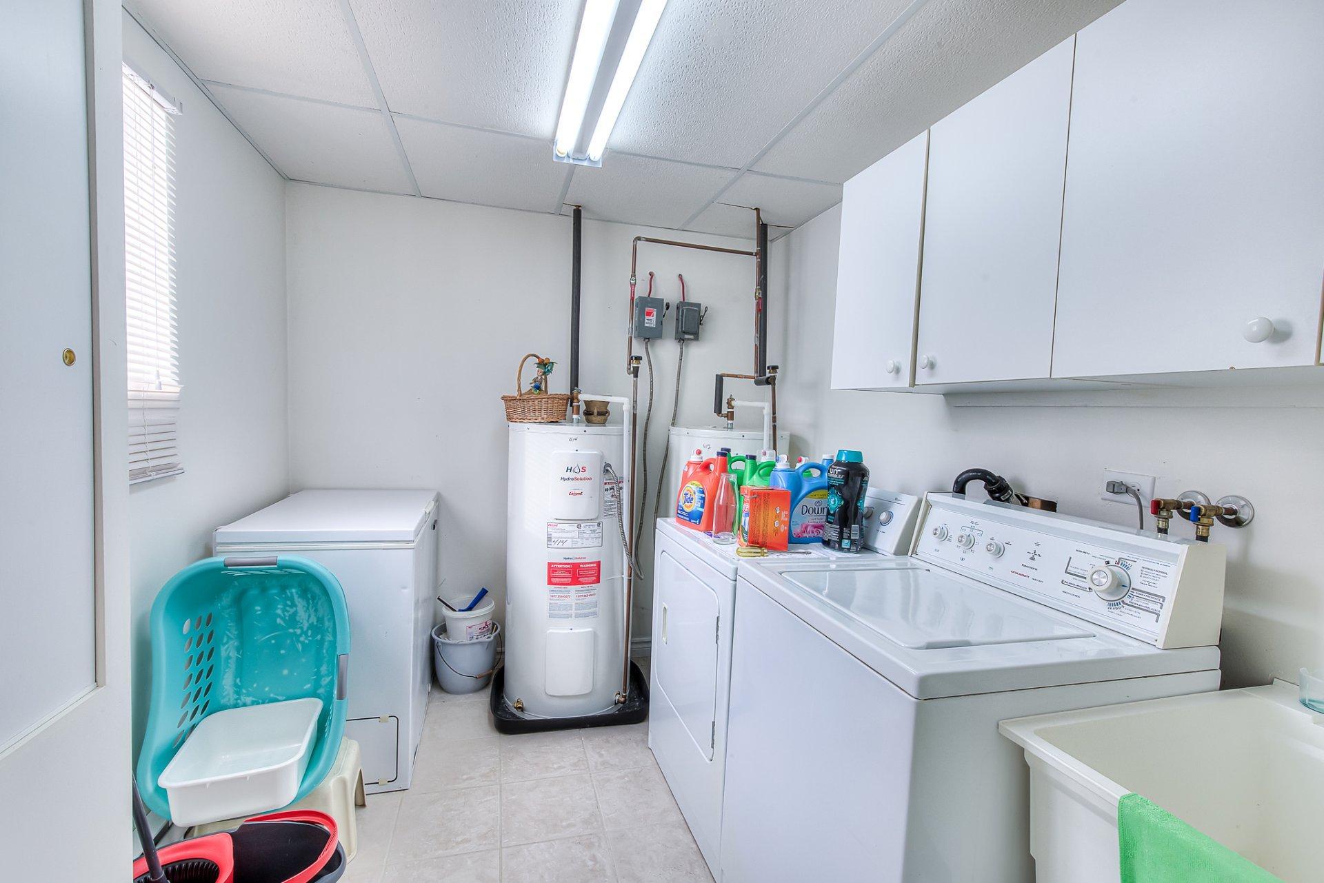 









412

 - 414


66e Avenue

,
Laval (Chomedey),




QC
H7V2L1

