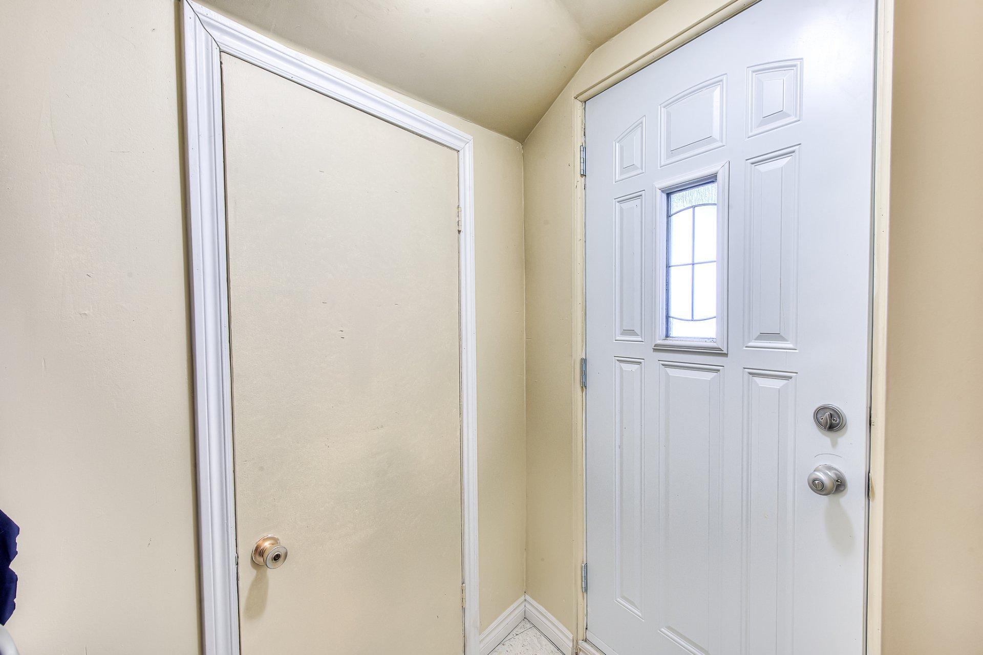 









412

 - 414


66e Avenue

,
Laval (Chomedey),




QC
H7V2L1

