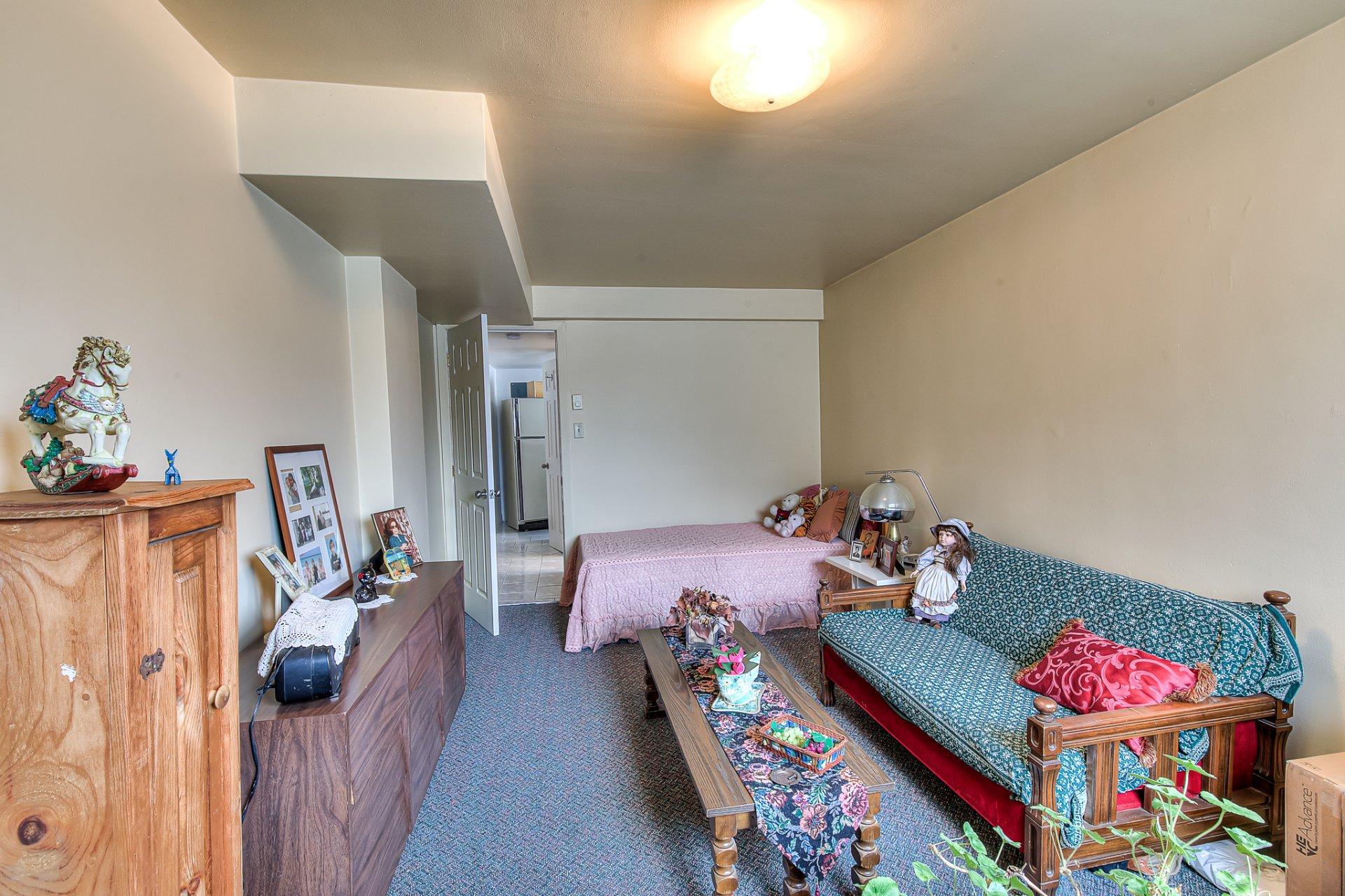 









412

 - 414


66e Avenue

,
Laval (Chomedey),




QC
H7V2L1

