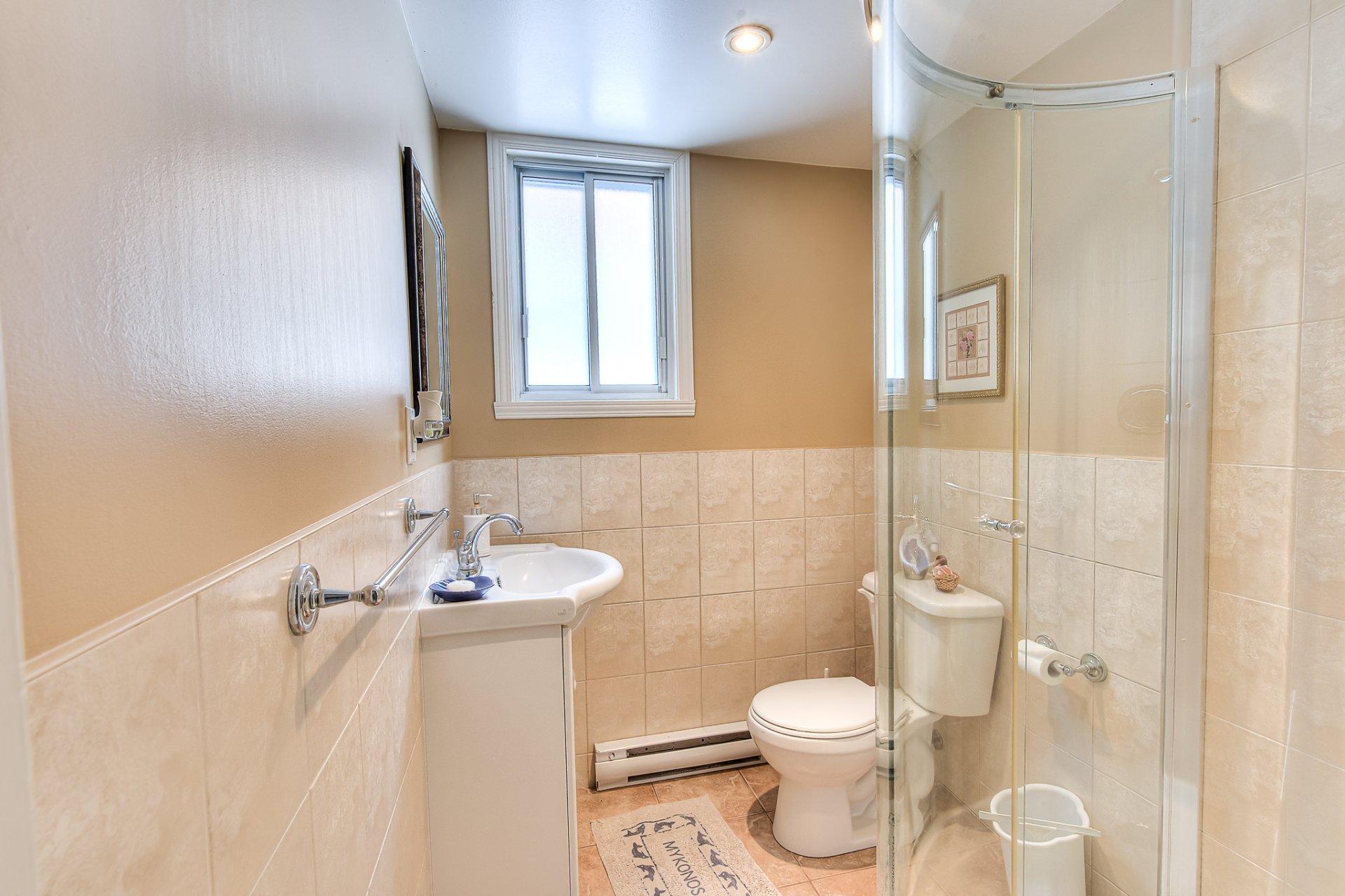 









412

 - 414


66e Avenue

,
Laval (Chomedey),




QC
H7V2L1

