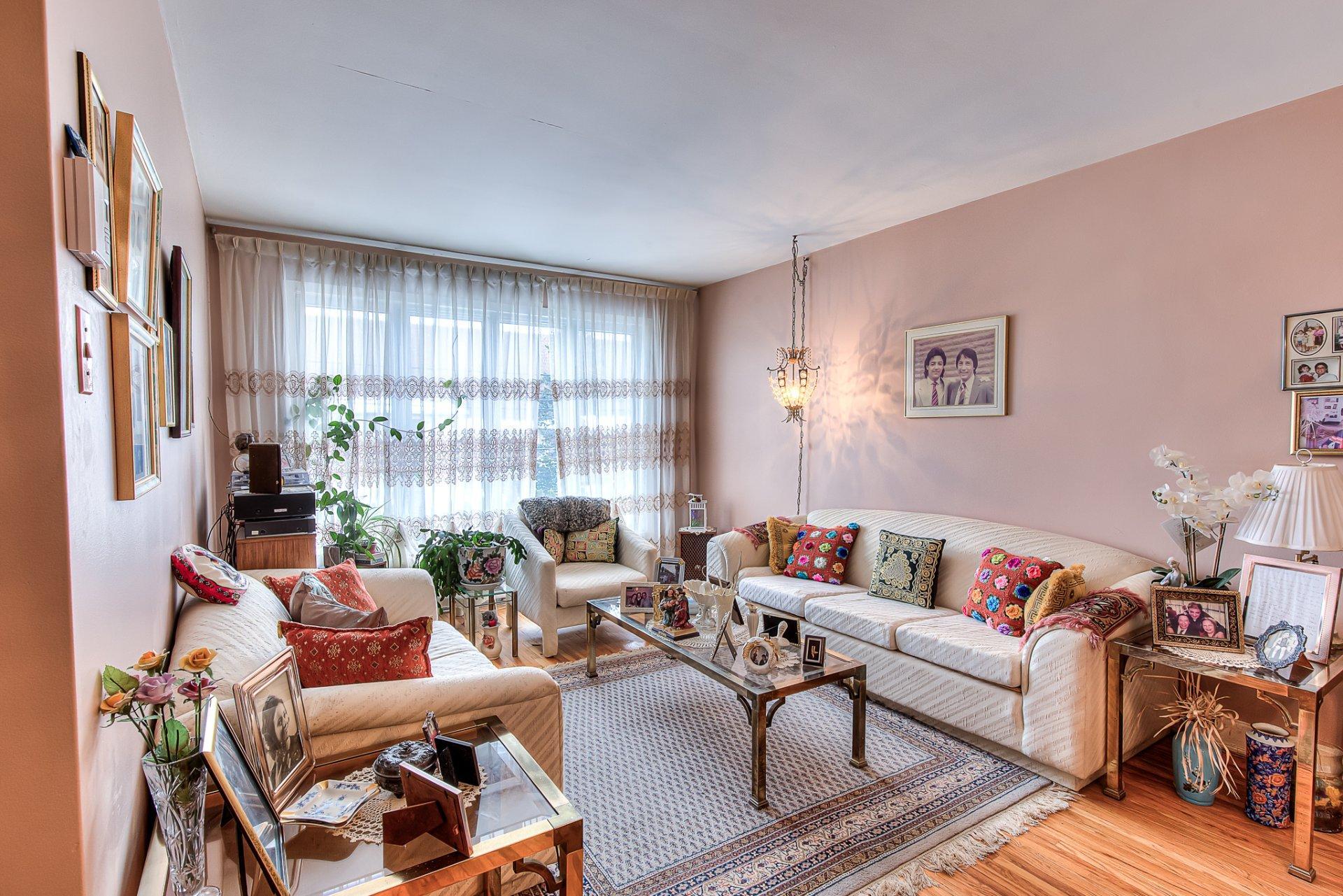 









412

 - 414


66e Avenue

,
Laval (Chomedey),




QC
H7V2L1

