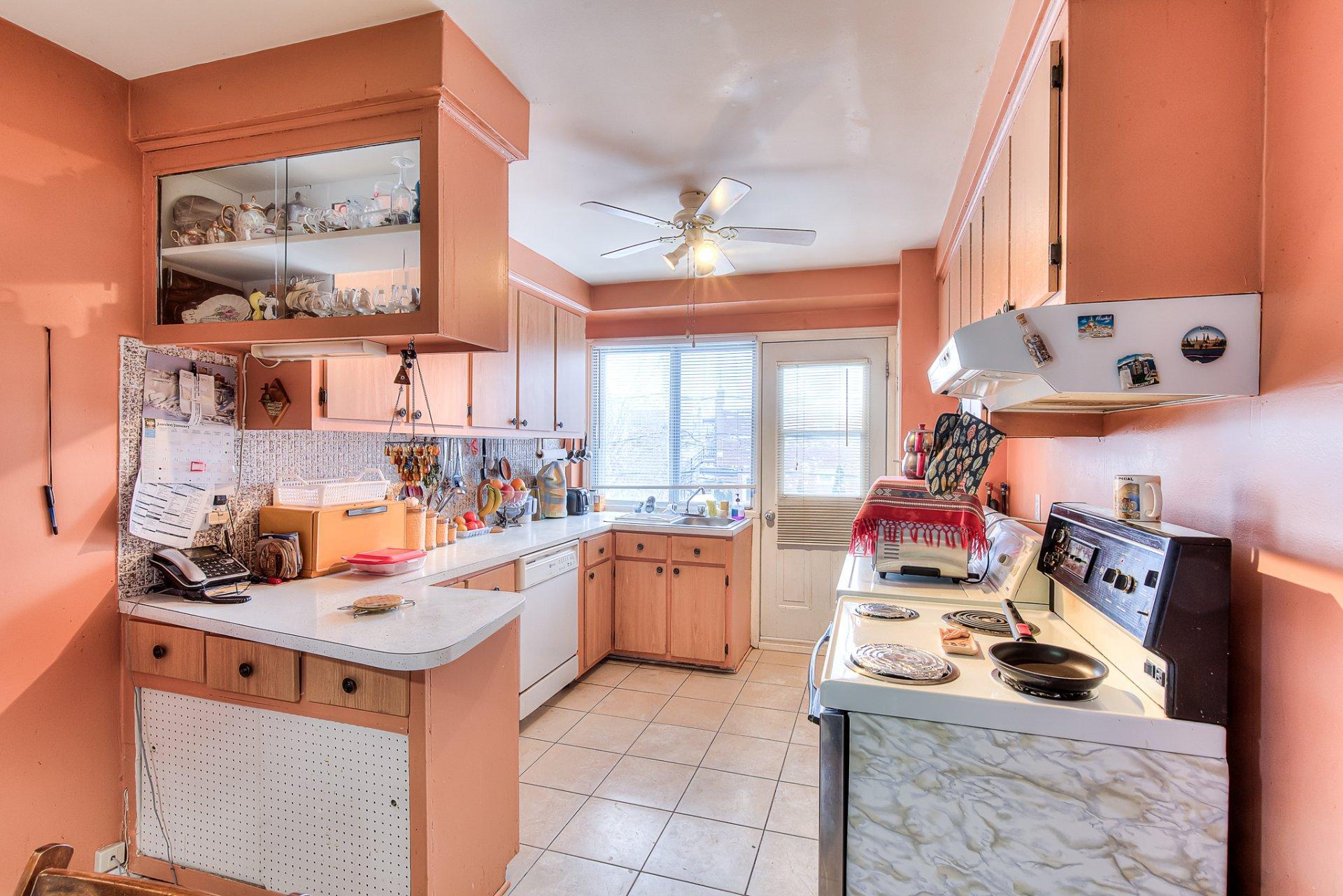 









412

 - 414


66e Avenue

,
Laval (Chomedey),




QC
H7V2L1

