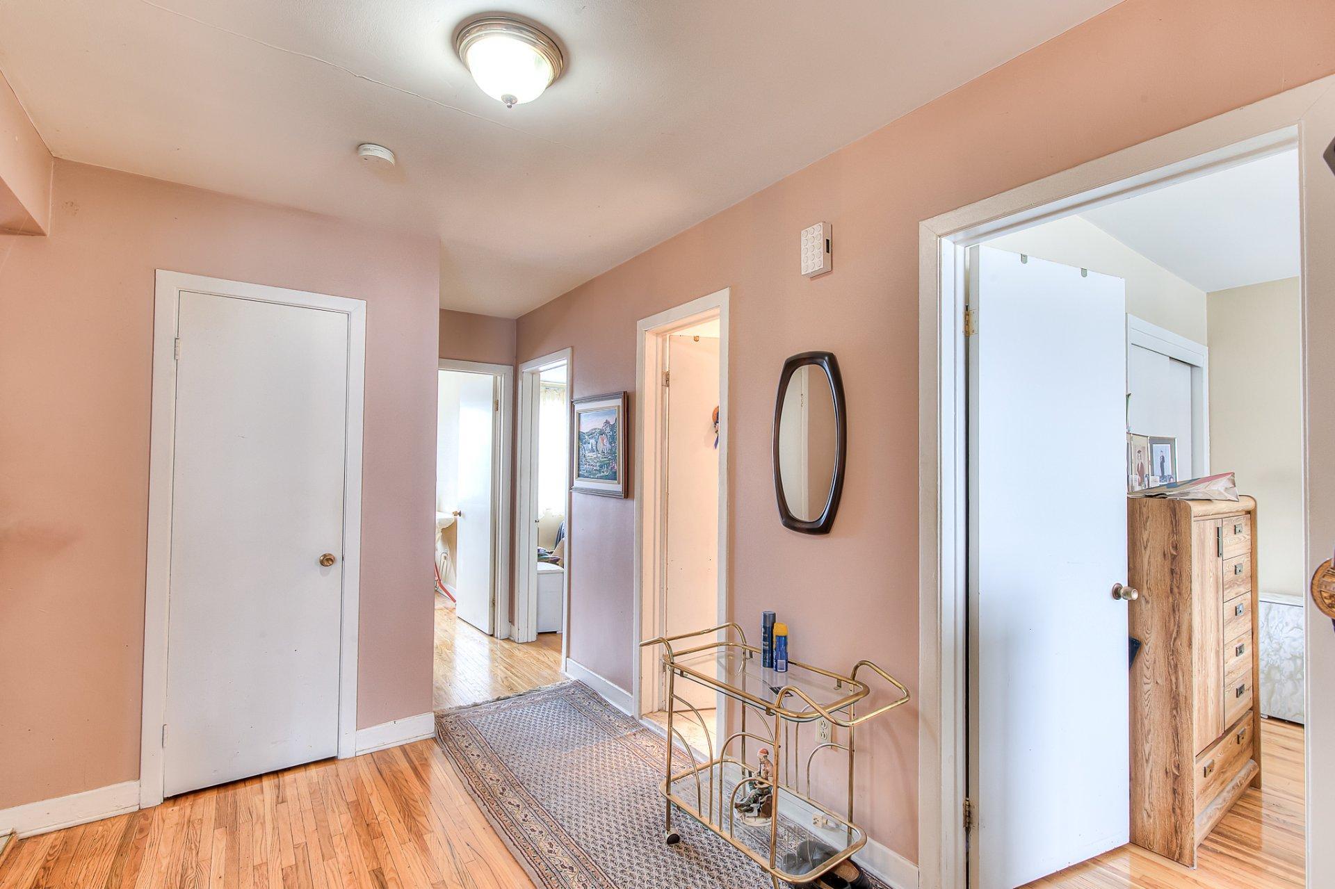 









412

 - 414


66e Avenue

,
Laval (Chomedey),




QC
H7V2L1

