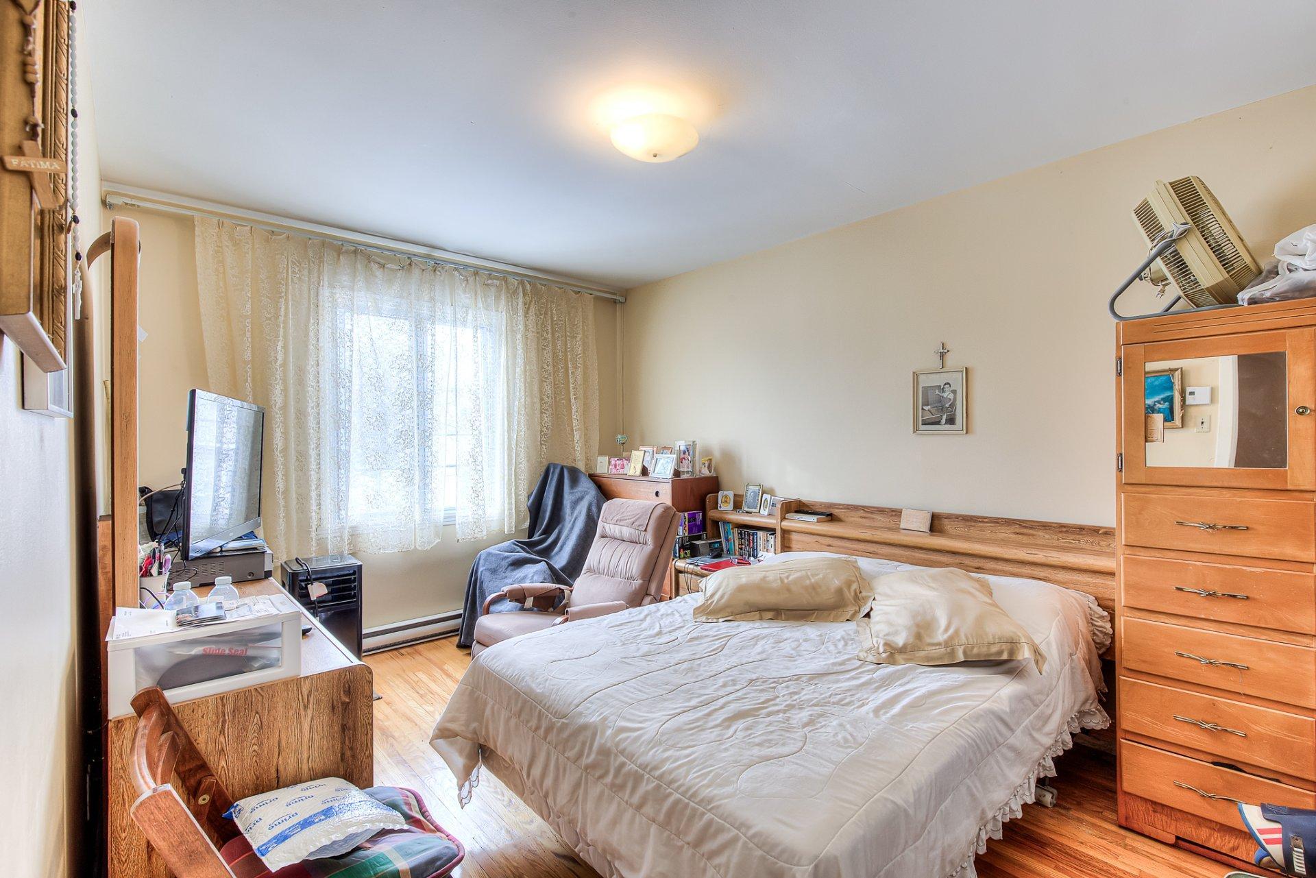 









412

 - 414


66e Avenue

,
Laval (Chomedey),




QC
H7V2L1

