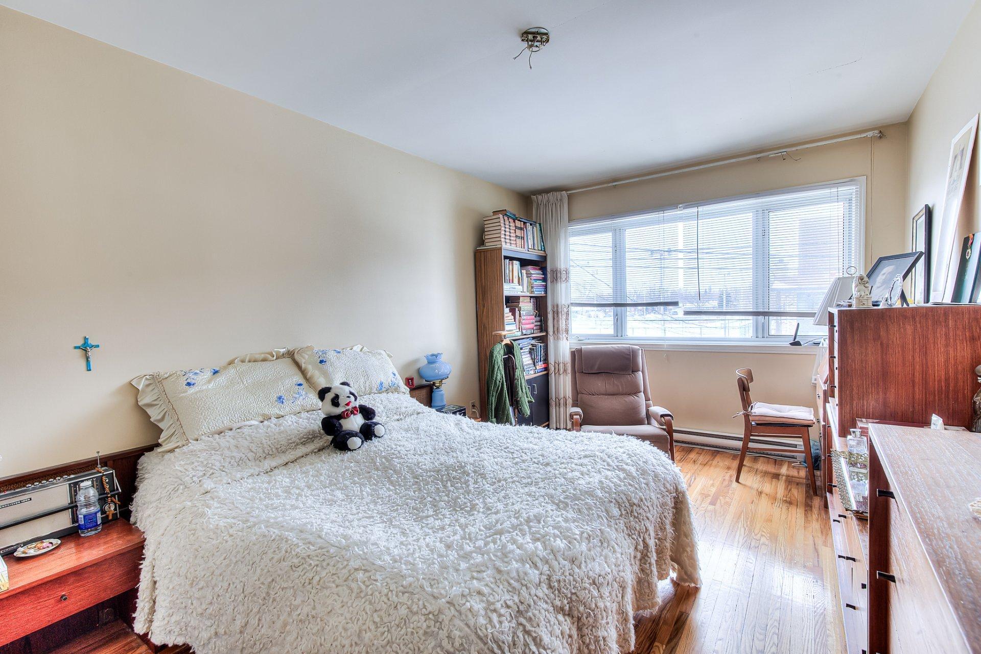 









412

 - 414


66e Avenue

,
Laval (Chomedey),




QC
H7V2L1

