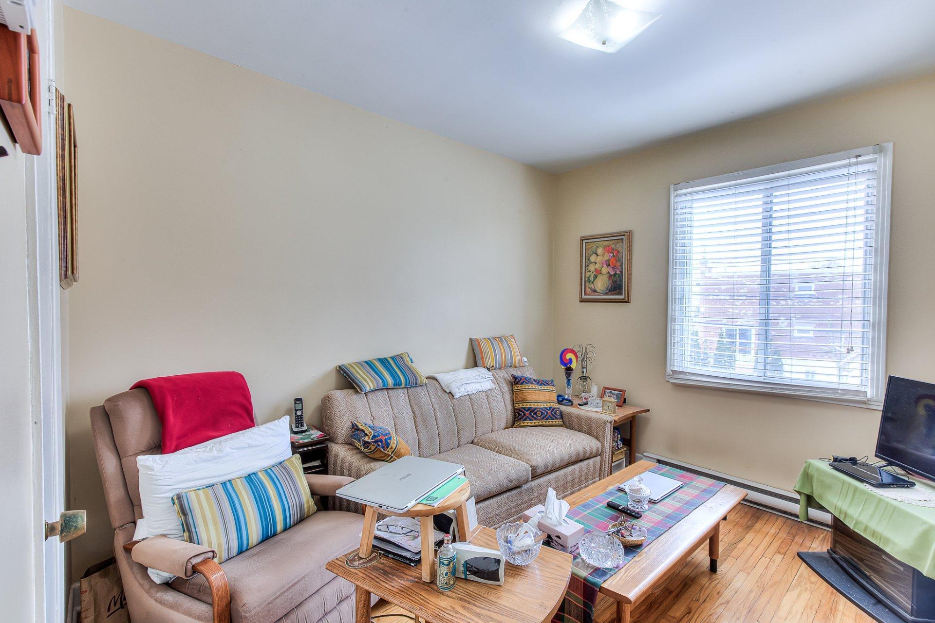 









412

 - 414


66e Avenue

,
Laval (Chomedey),




QC
H7V2L1

