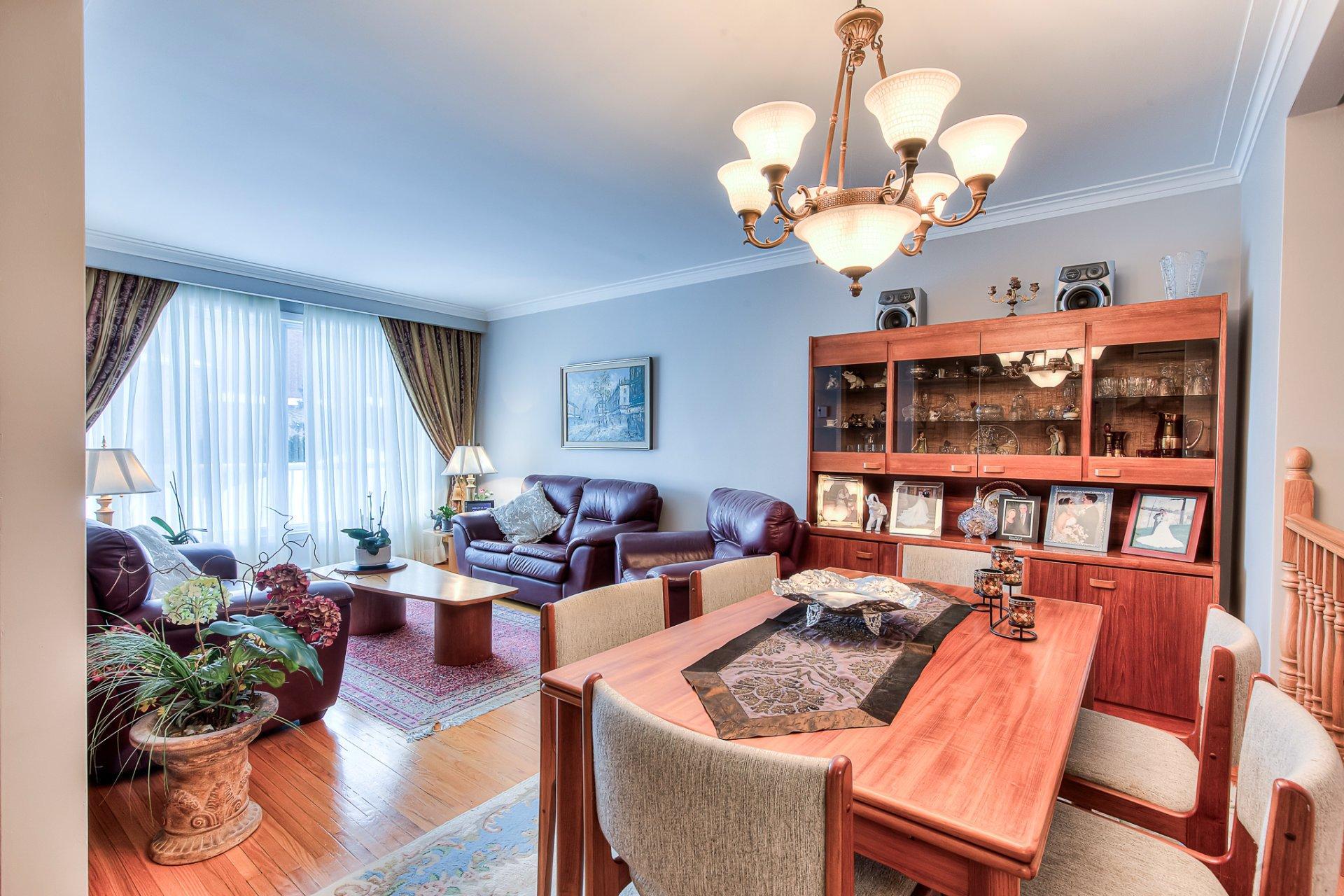 









412

 - 414


66e Avenue

,
Laval (Chomedey),




QC
H7V2L1

