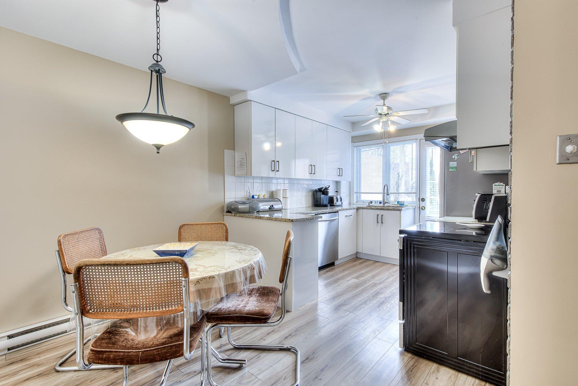 









412

 - 414


66e Avenue

,
Laval (Chomedey),




QC
H7V2L1

