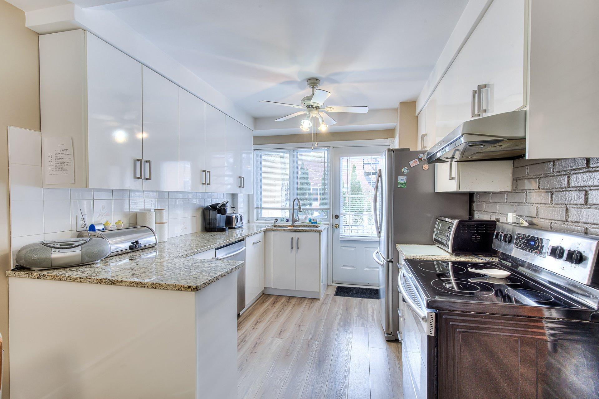 









412

 - 414


66e Avenue

,
Laval (Chomedey),




QC
H7V2L1

