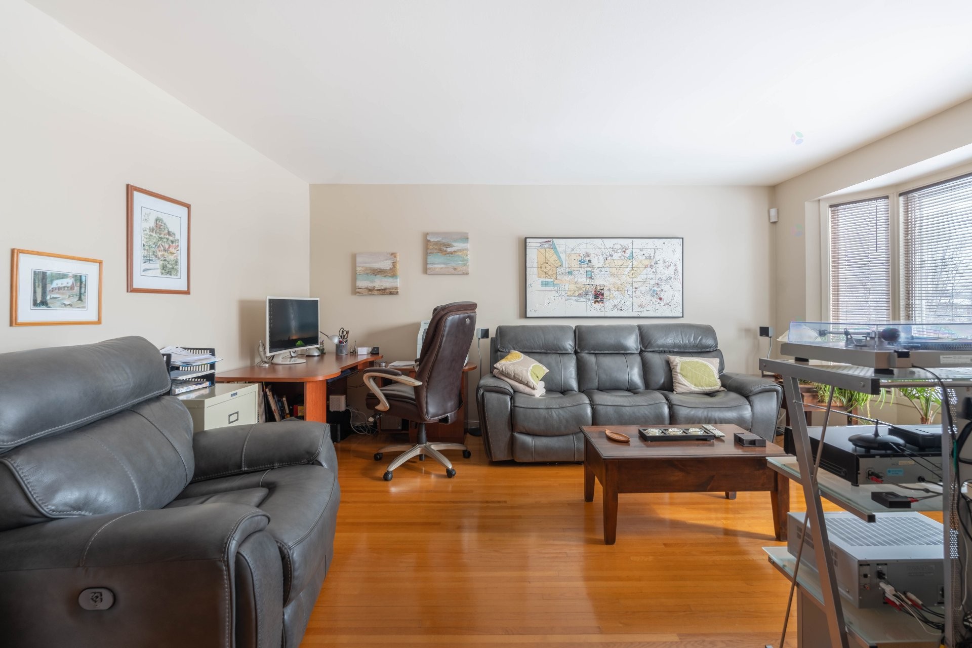 









905

 - 909


Rue Fréchette

,
Longueuil (Le Vieux-Longueuil),




QC
J4J1G6

