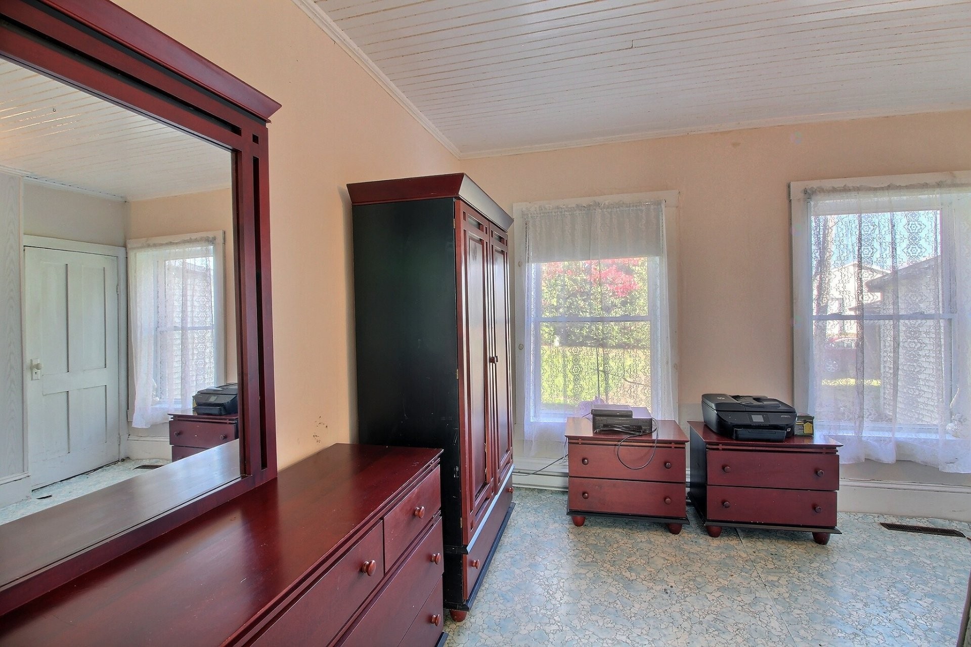 









881

 - 883


Ch. du Lac

,
Sainte-Anne-de-la-Rochelle,







QC
J0E2B0

