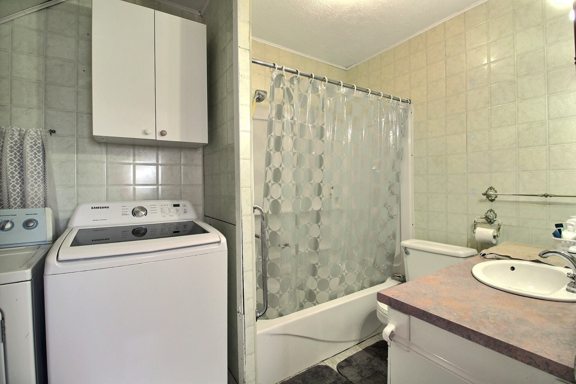 









881

 - 883


Ch. du Lac

,
Sainte-Anne-de-la-Rochelle,







QC
J0E2B0

