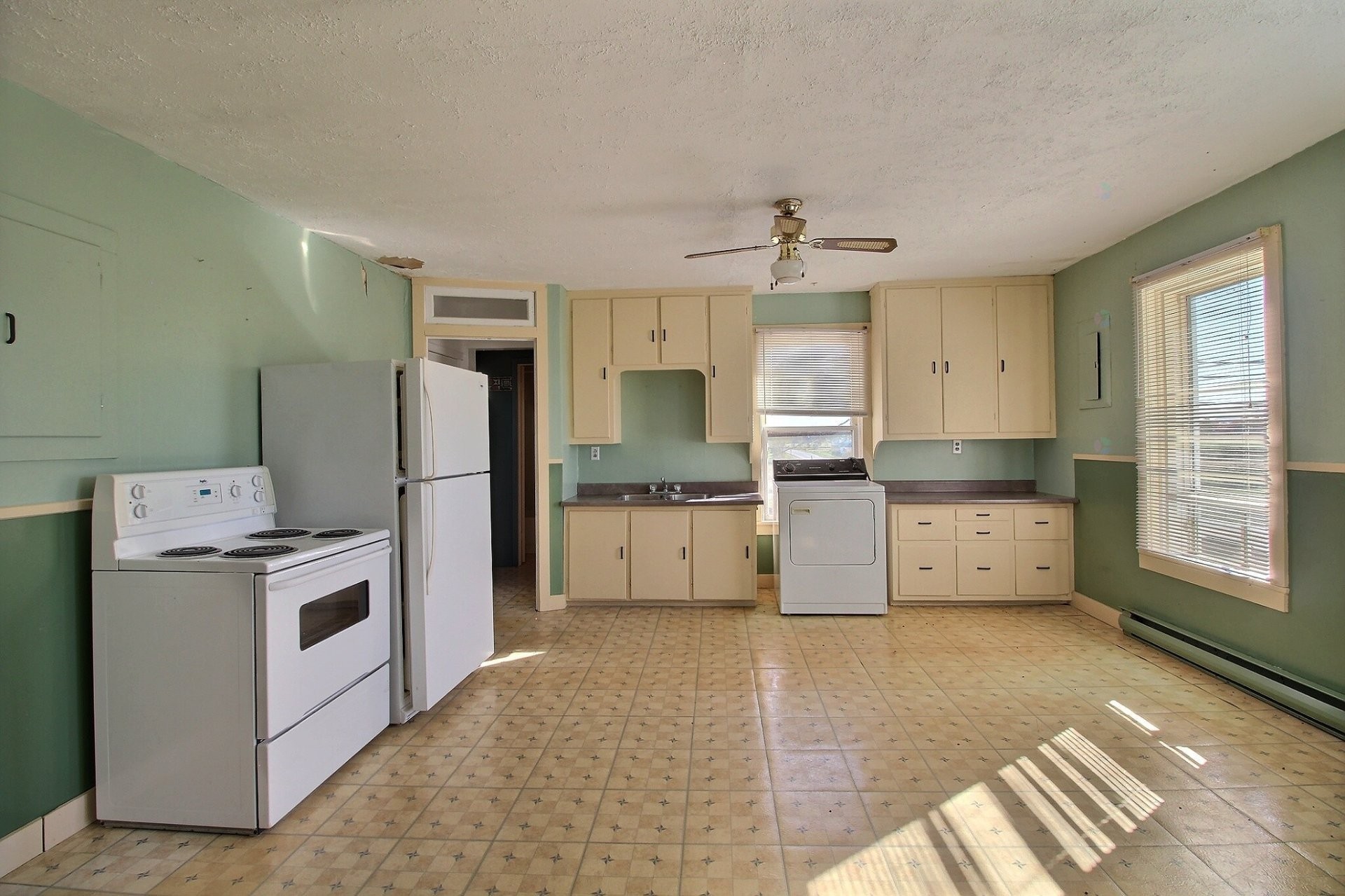 









881

 - 883


Ch. du Lac

,
Sainte-Anne-de-la-Rochelle,







QC
J0E2B0

