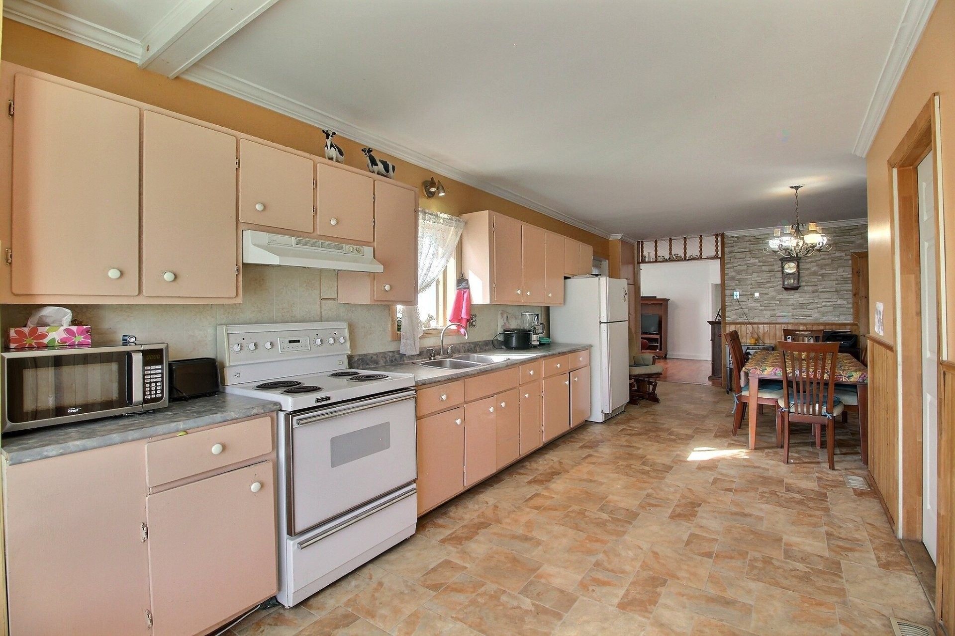 









881

 - 883


Ch. du Lac

,
Sainte-Anne-de-la-Rochelle,







QC
J0E2B0

