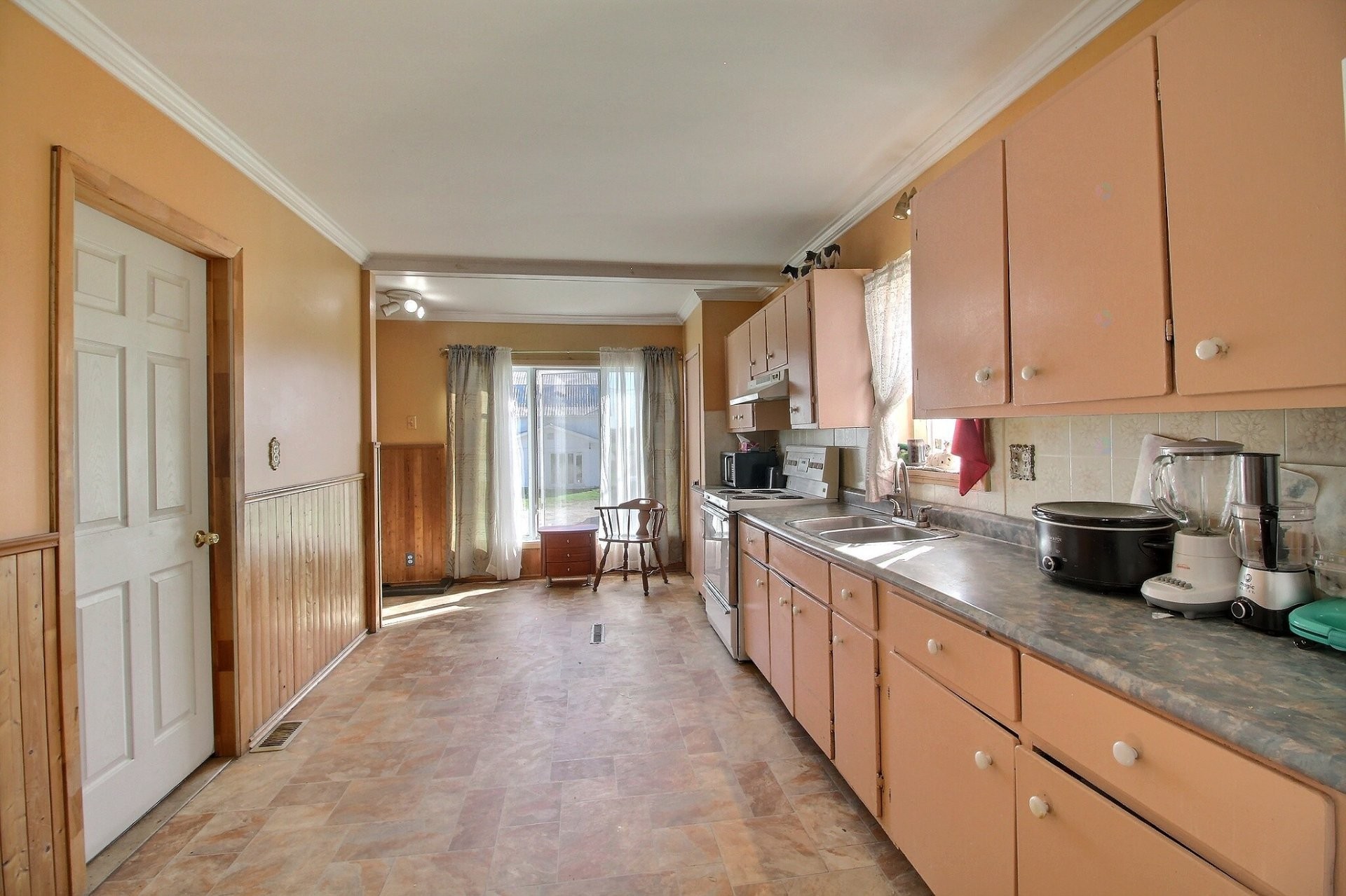 









881

 - 883


Ch. du Lac

,
Sainte-Anne-de-la-Rochelle,







QC
J0E2B0

