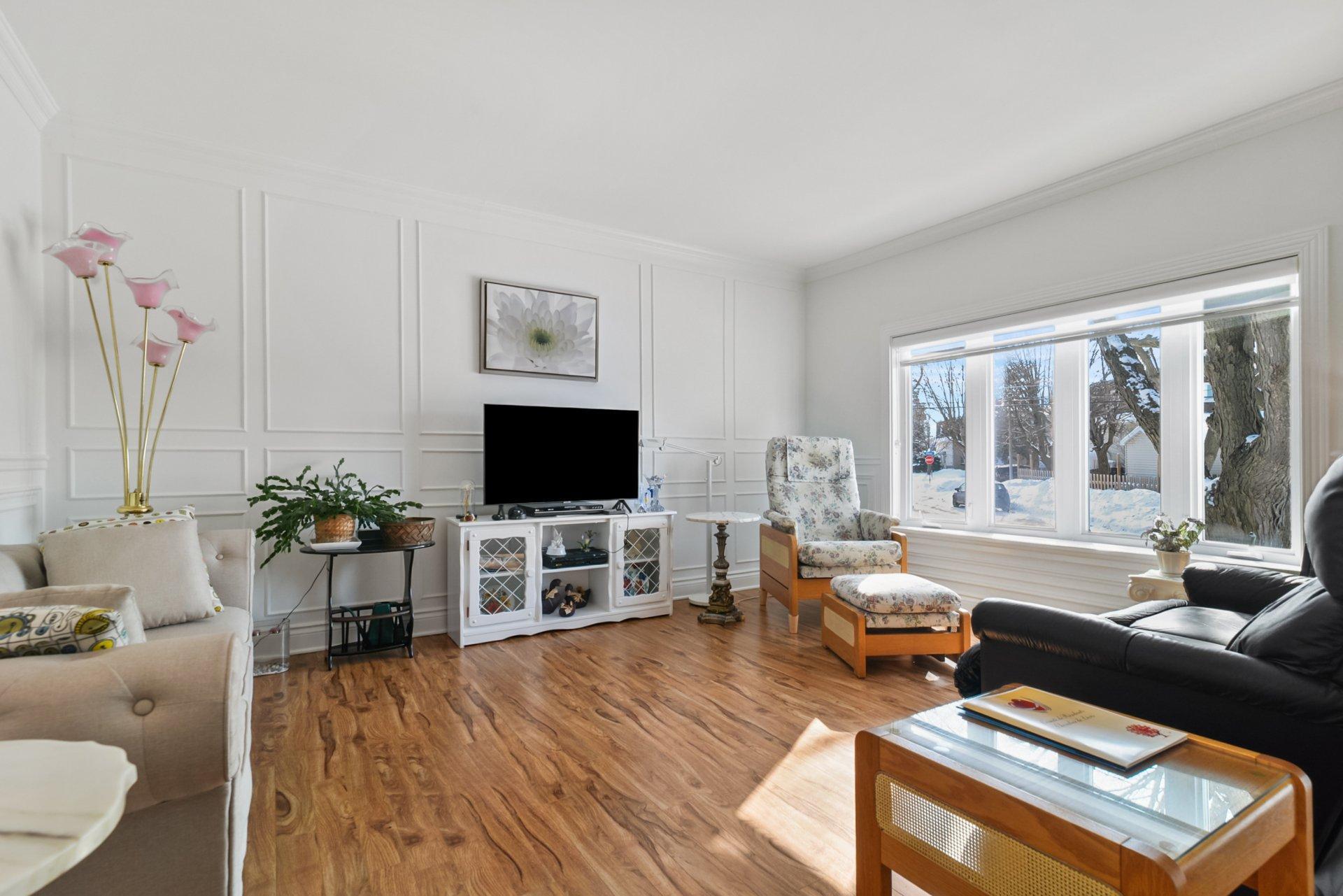 









2401


Rue Joliette

,
Longueuil (Le Vieux-Longueuil),




QC
J4L2M8

