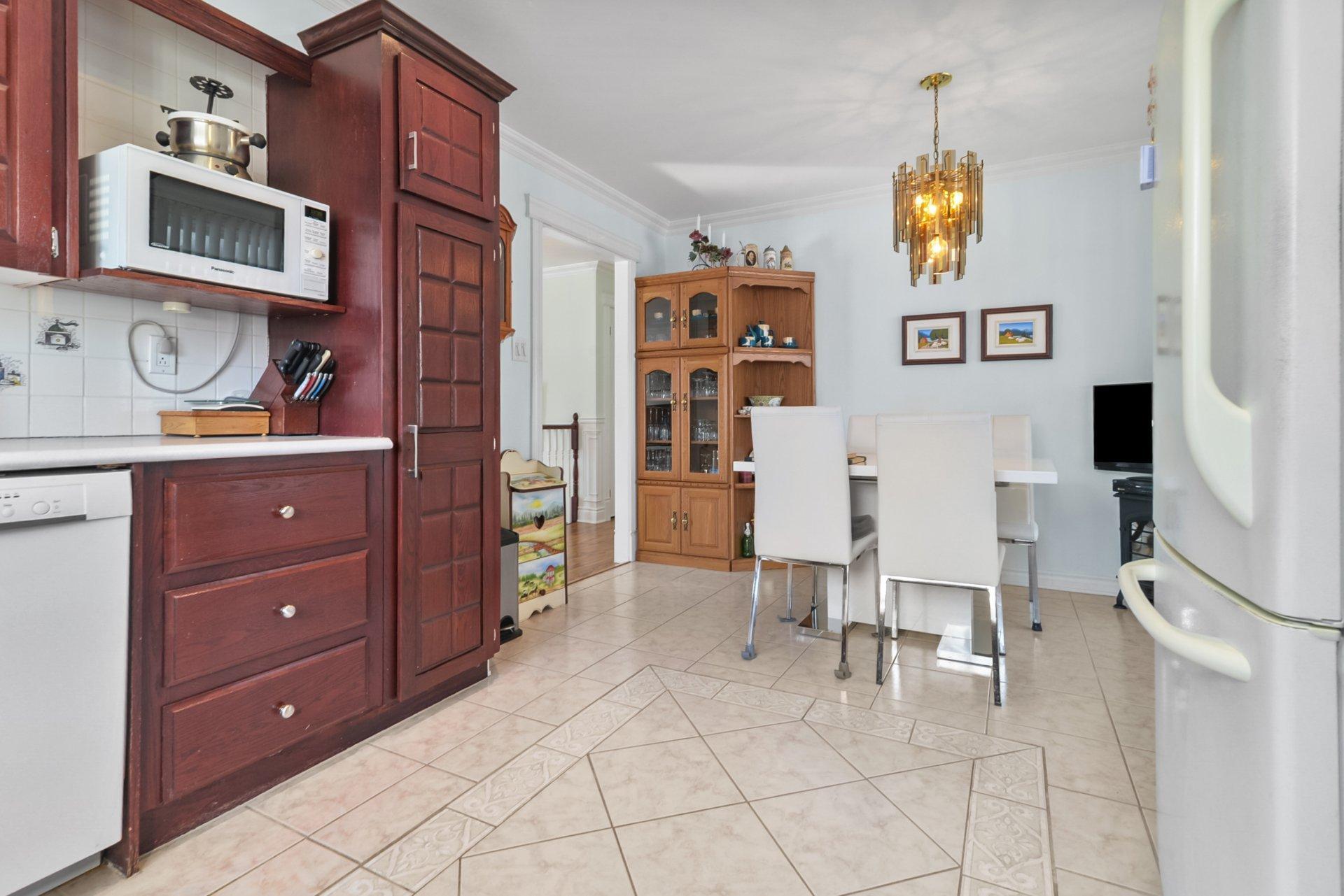 









2401


Rue Joliette

,
Longueuil (Le Vieux-Longueuil),




QC
J4L2M8

