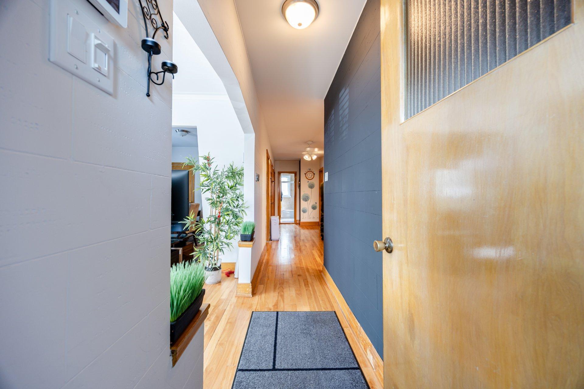 









10596

 - 10598


Rue St-Denis

,
Montréal (Ahuntsic-Cartierville),




QC
H3L2J3

