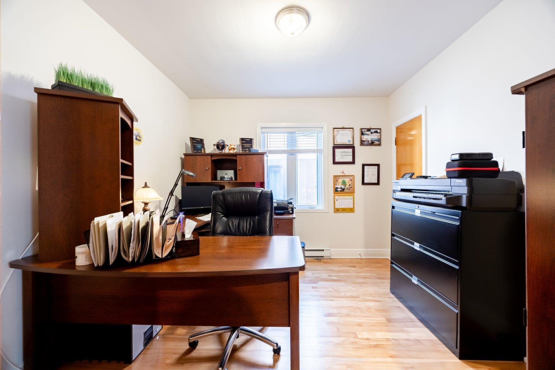 









10596

 - 10598


Rue St-Denis

,
Montréal (Ahuntsic-Cartierville),




QC
H3L2J3

