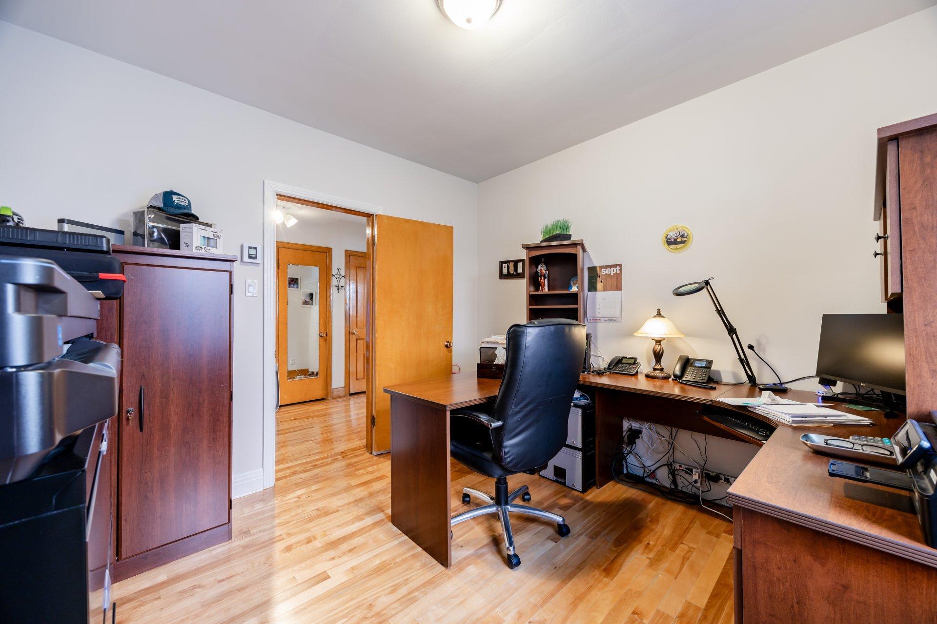 









10596

 - 10598


Rue St-Denis

,
Montréal (Ahuntsic-Cartierville),




QC
H3L2J3

