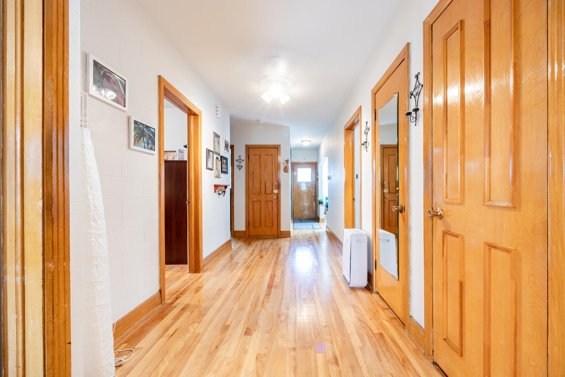 









10596

 - 10598


Rue St-Denis

,
Montréal (Ahuntsic-Cartierville),




QC
H3L2J3

