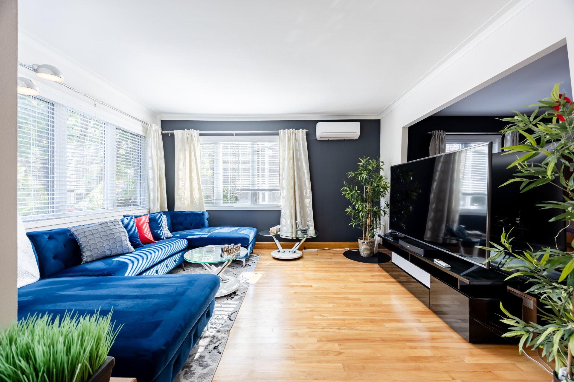 









10596

 - 10598


Rue St-Denis

,
Montréal (Ahuntsic-Cartierville),




QC
H3L2J3

