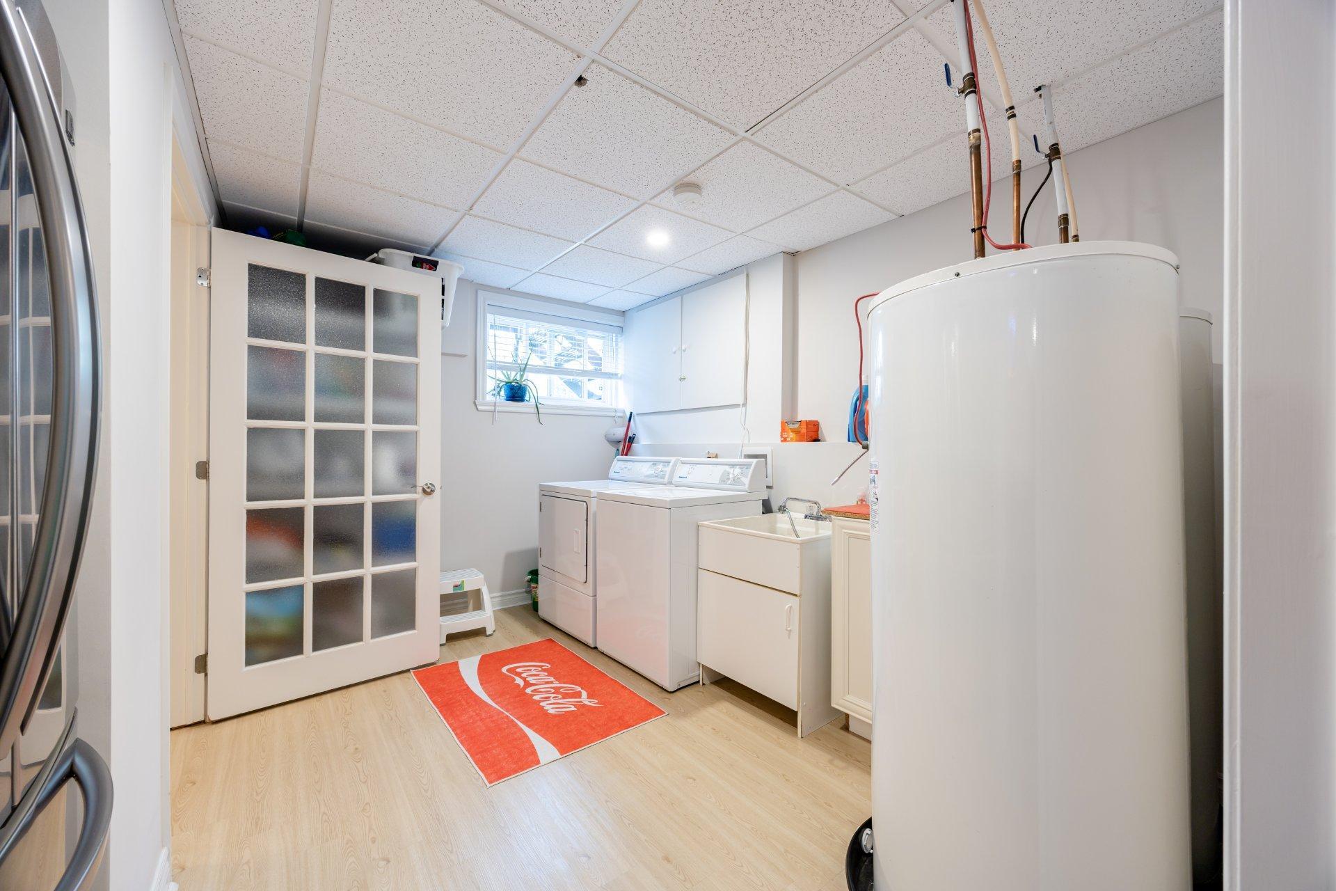 









10596

 - 10598


Rue St-Denis

,
Montréal (Ahuntsic-Cartierville),




QC
H3L2J3

