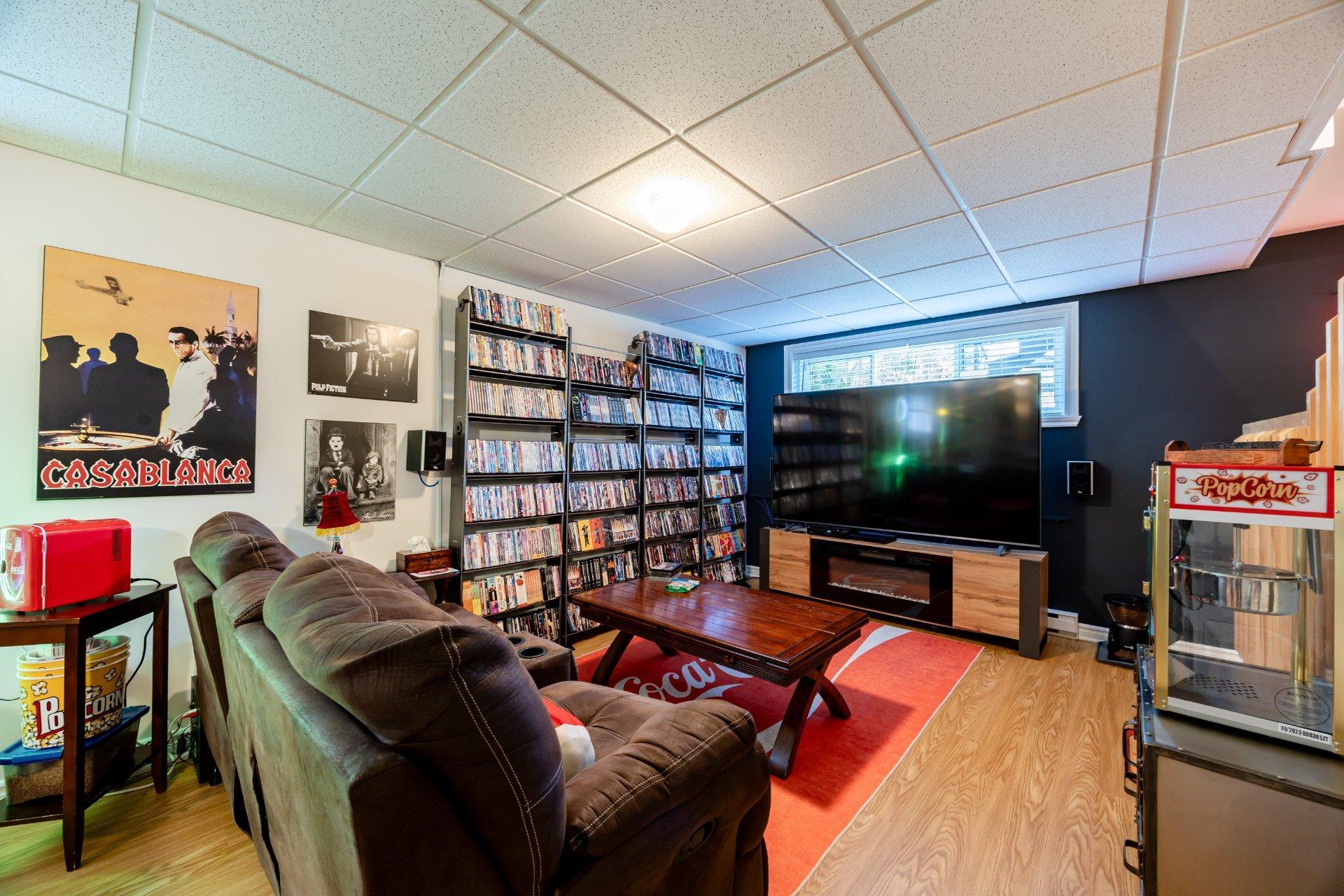 









10596

 - 10598


Rue St-Denis

,
Montréal (Ahuntsic-Cartierville),




QC
H3L2J3

