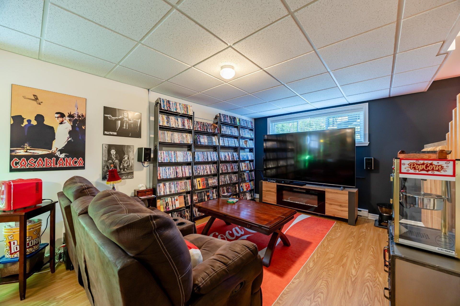 









10596

 - 10598


Rue St-Denis

,
Montréal (Ahuntsic-Cartierville),




QC
H3L2J3

