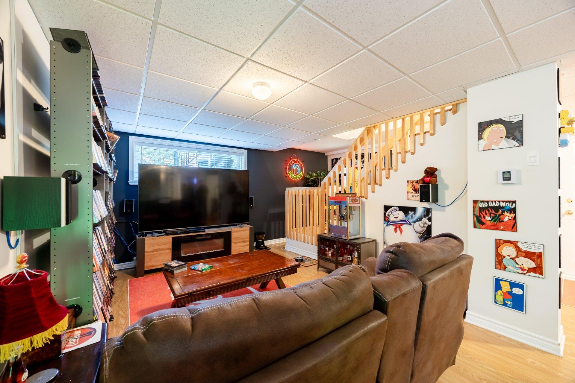 









10596

 - 10598


Rue St-Denis

,
Montréal (Ahuntsic-Cartierville),




QC
H3L2J3

