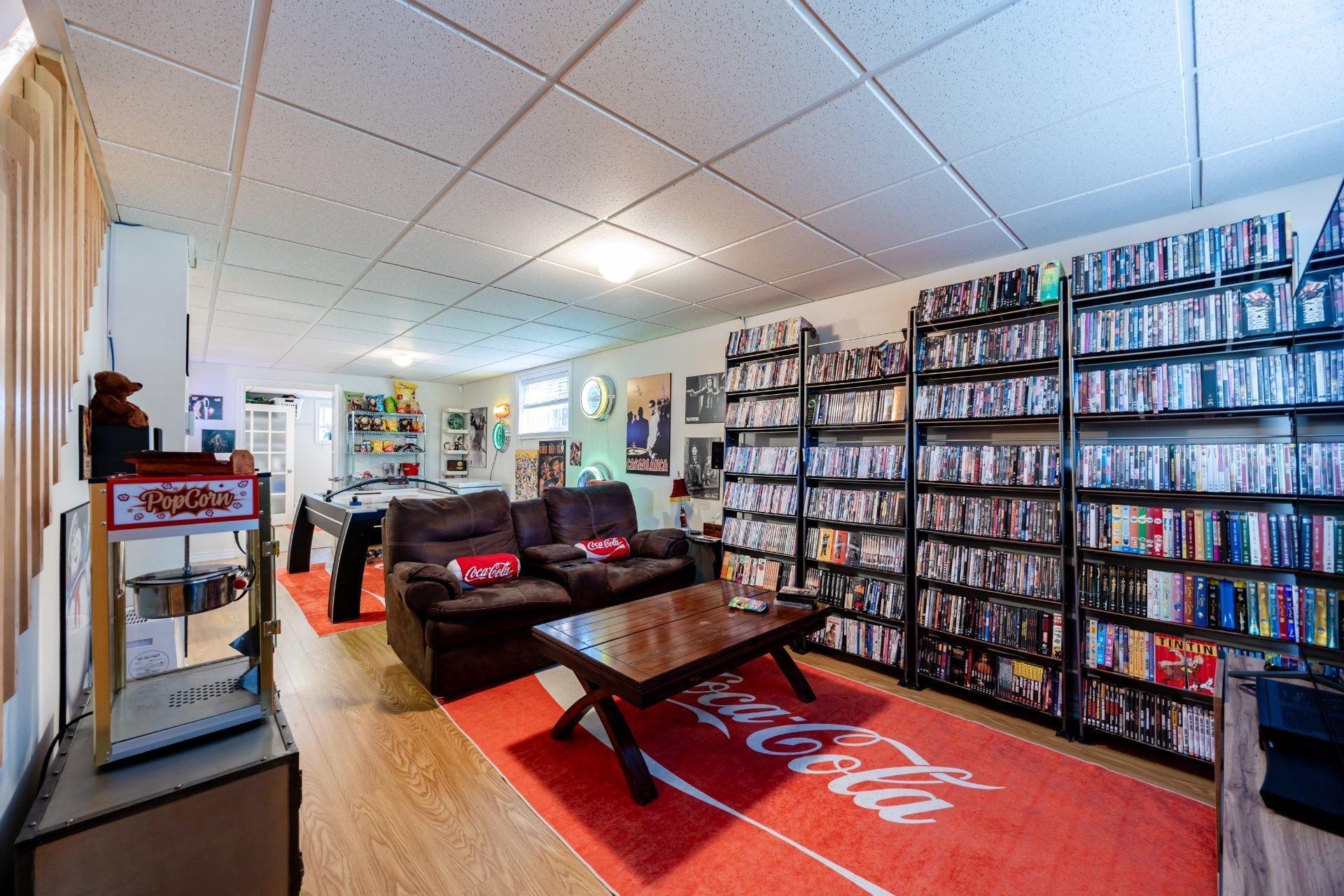 









10596

 - 10598


Rue St-Denis

,
Montréal (Ahuntsic-Cartierville),




QC
H3L2J3

