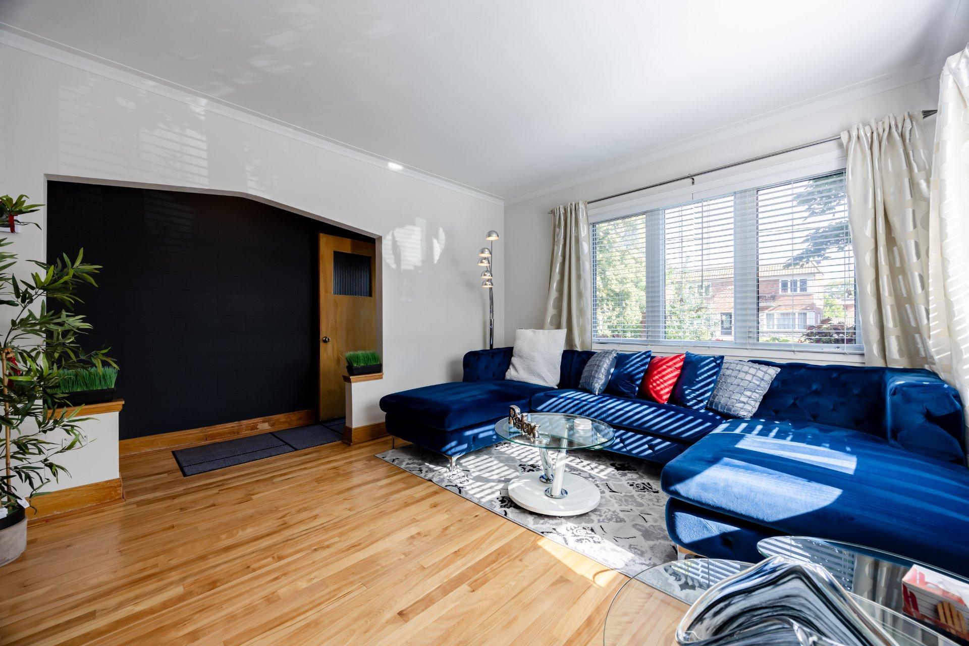 









10596

 - 10598


Rue St-Denis

,
Montréal (Ahuntsic-Cartierville),




QC
H3L2J3

