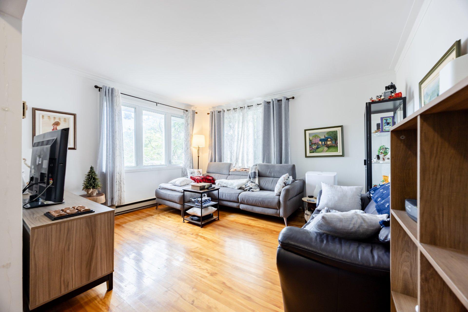 









10596

 - 10598


Rue St-Denis

,
Montréal (Ahuntsic-Cartierville),




QC
H3L2J3

