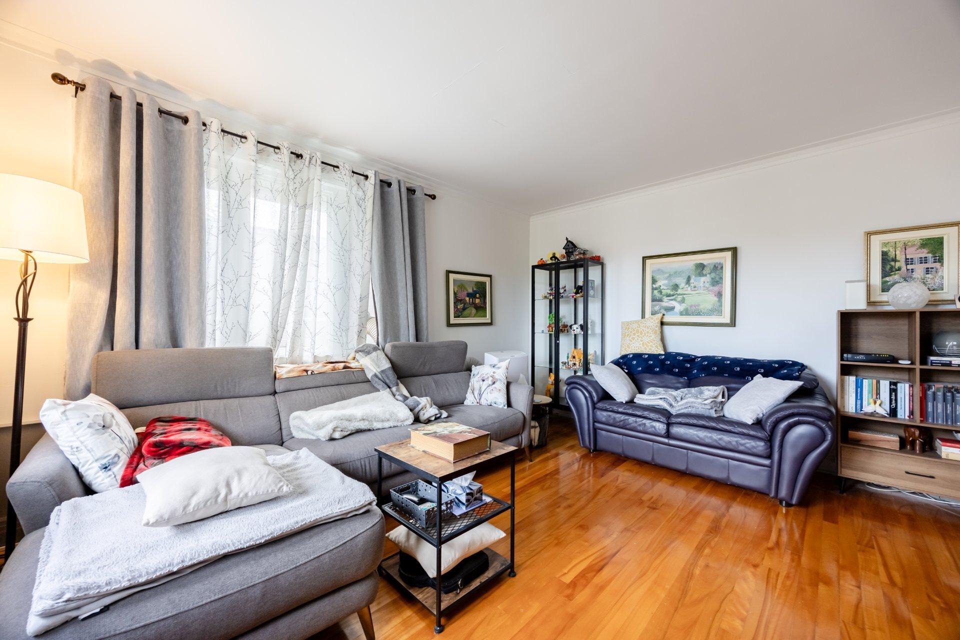 









10596

 - 10598


Rue St-Denis

,
Montréal (Ahuntsic-Cartierville),




QC
H3L2J3

