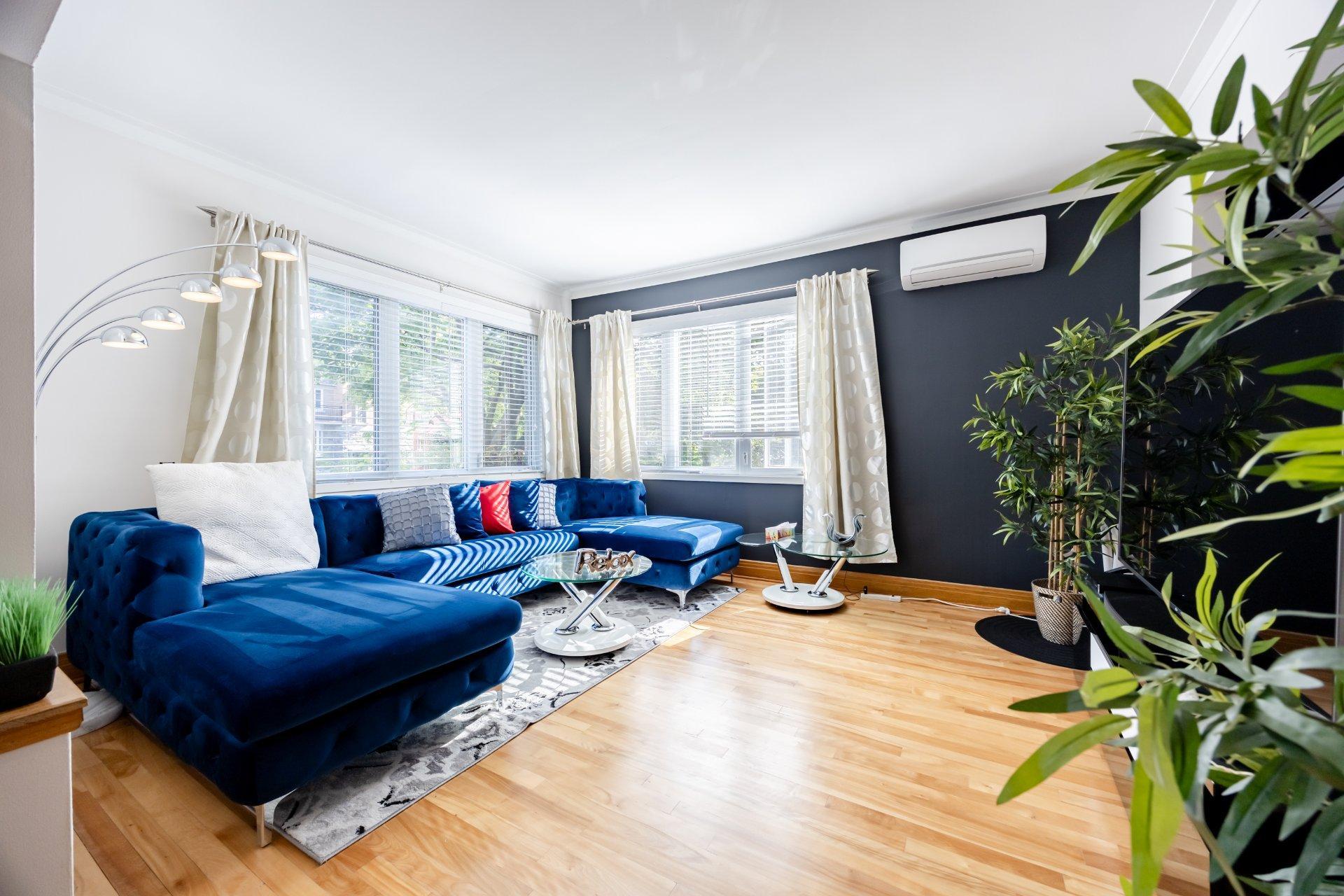 









10596

 - 10598


Rue St-Denis

,
Montréal (Ahuntsic-Cartierville),




QC
H3L2J3

