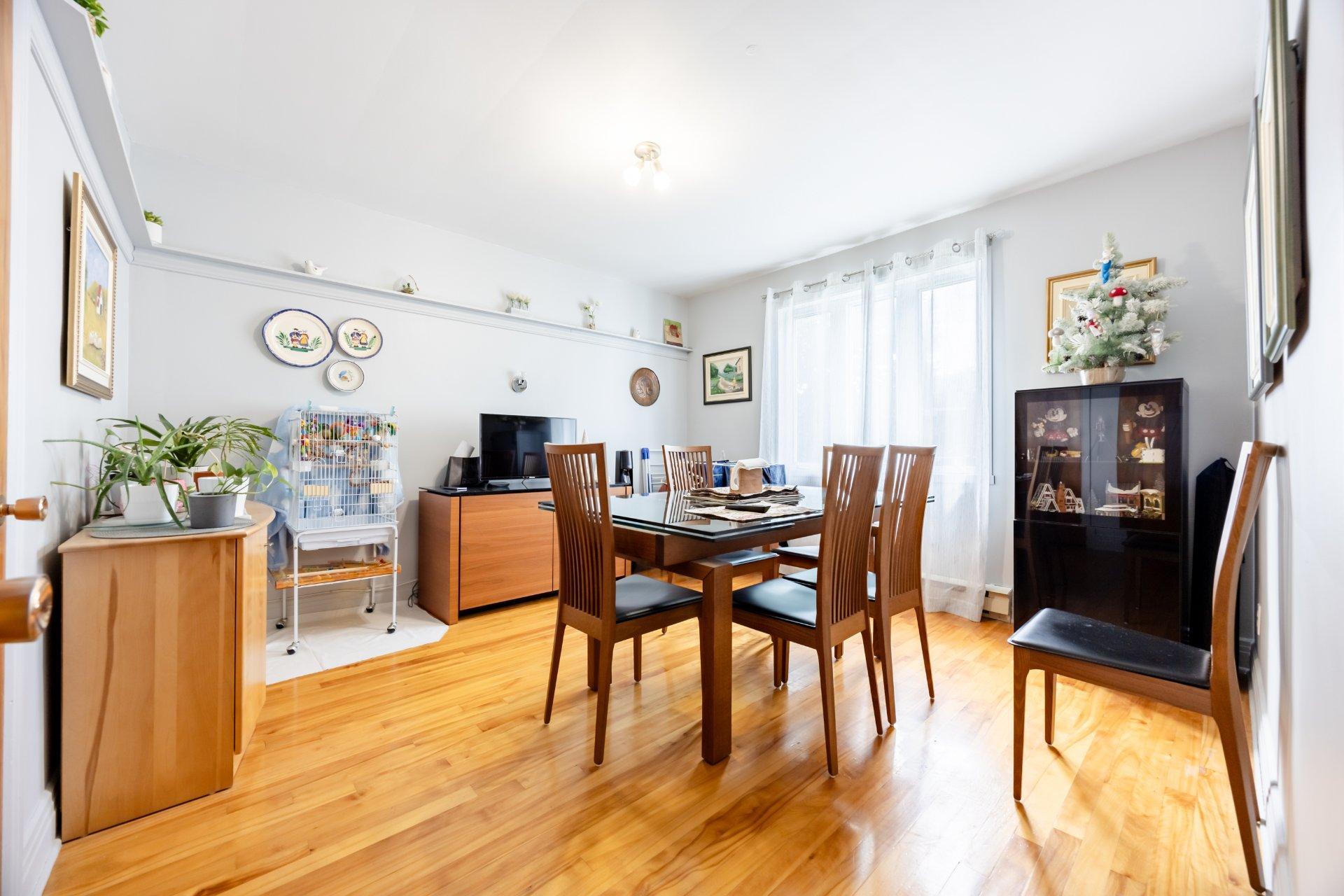 









10596

 - 10598


Rue St-Denis

,
Montréal (Ahuntsic-Cartierville),




QC
H3L2J3

