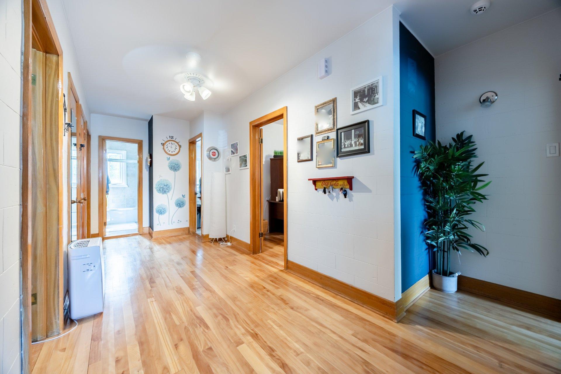 









10596

 - 10598


Rue St-Denis

,
Montréal (Ahuntsic-Cartierville),




QC
H3L2J3

