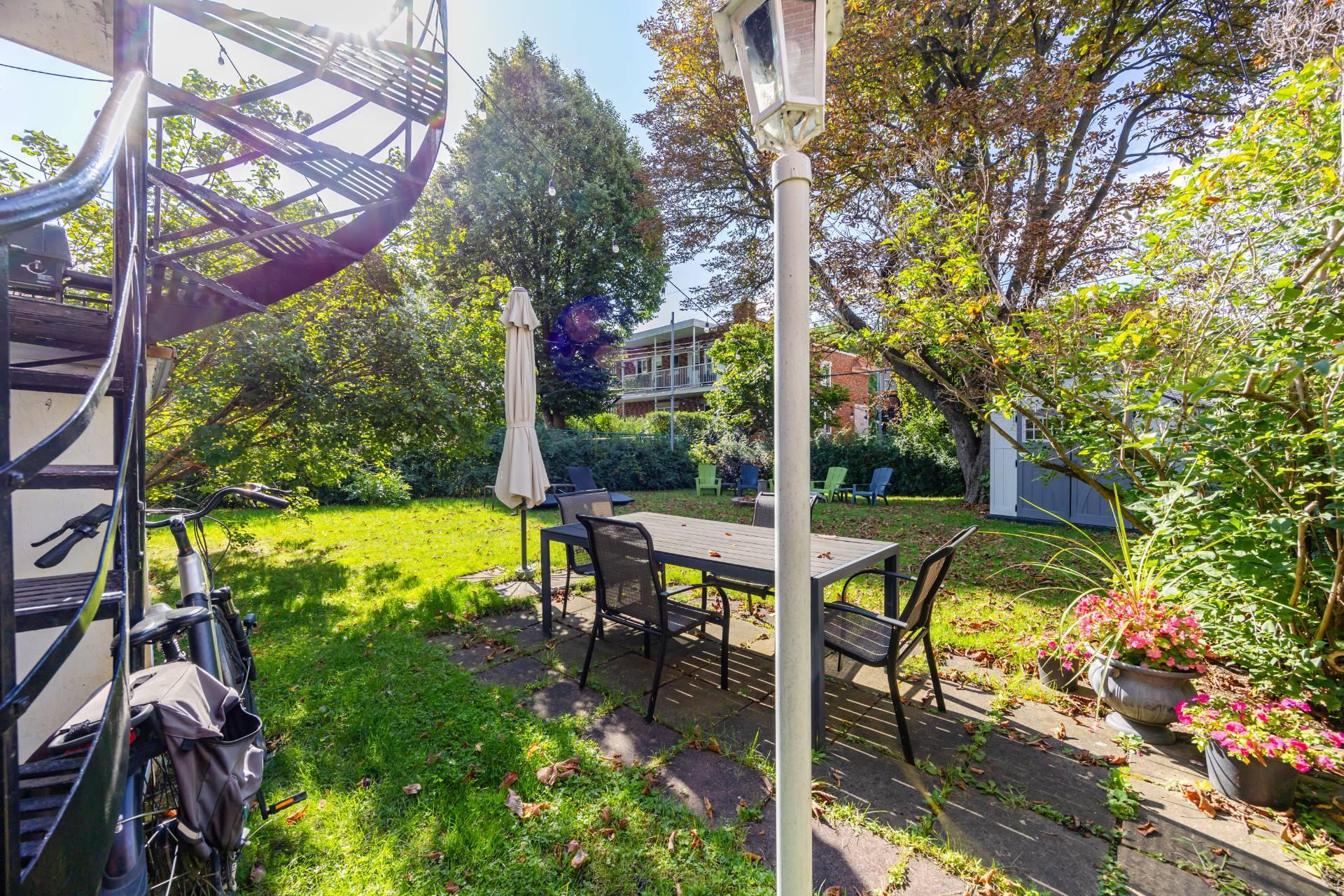 









10596

 - 10598


Rue St-Denis

,
Montréal (Ahuntsic-Cartierville),




QC
H3L2J3

