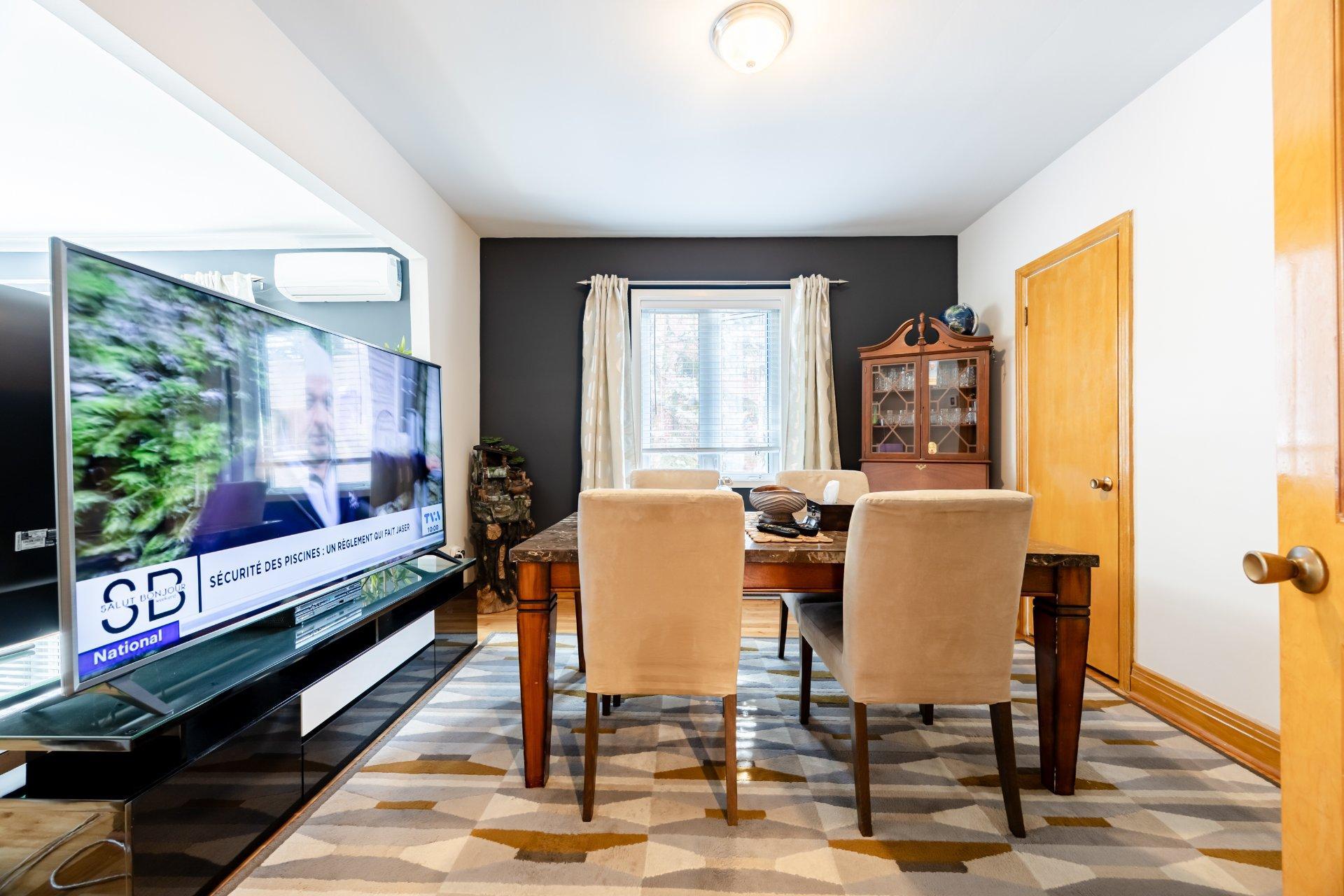 









10596

 - 10598


Rue St-Denis

,
Montréal (Ahuntsic-Cartierville),




QC
H3L2J3

