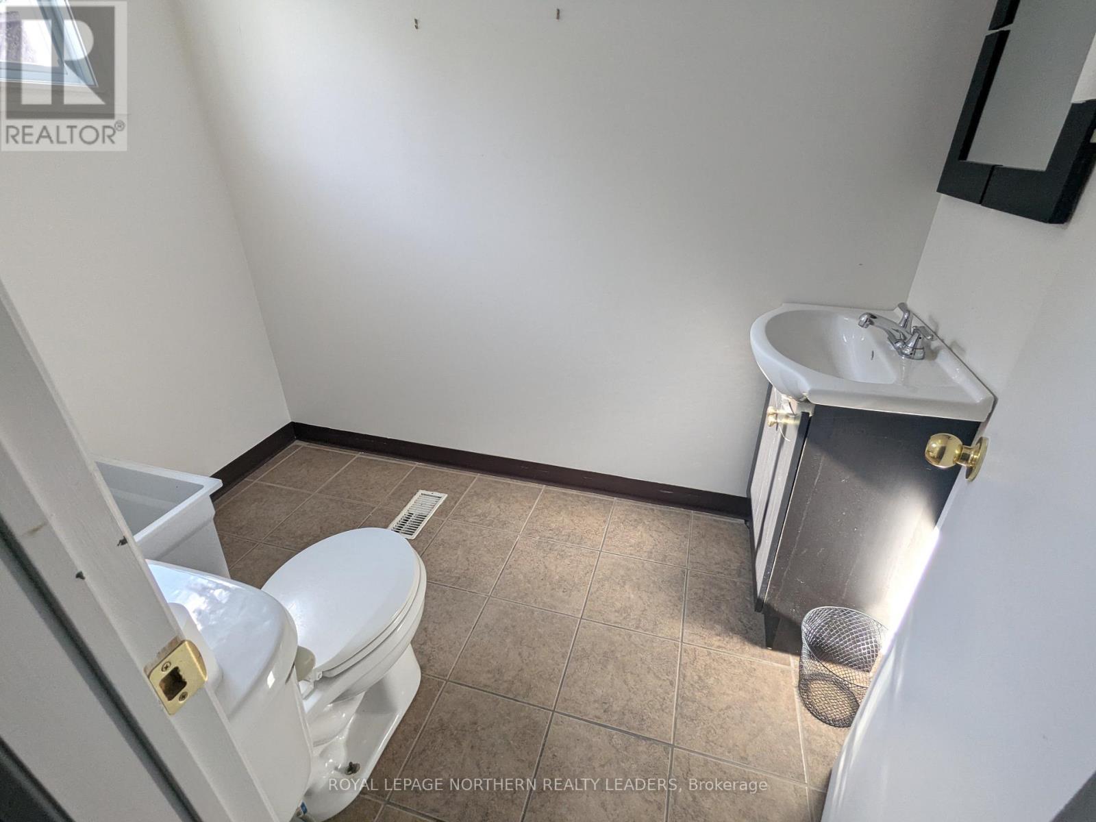 












285 PINE STREET S

,
Timmins (TS - SE),




Ontario
P4N2K8

