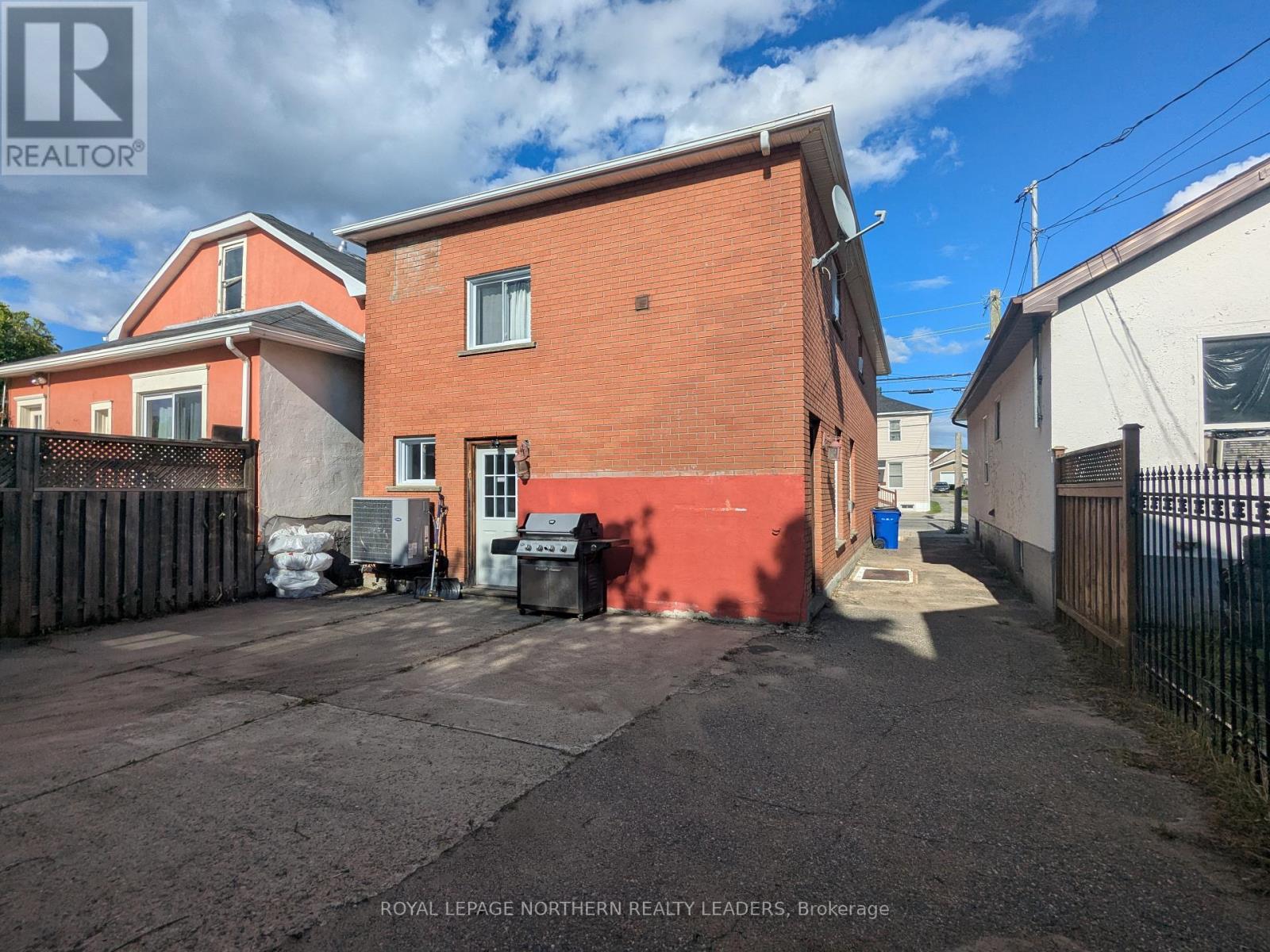 












285 PINE STREET S

,
Timmins (TS - SE),




Ontario
P4N2K8

