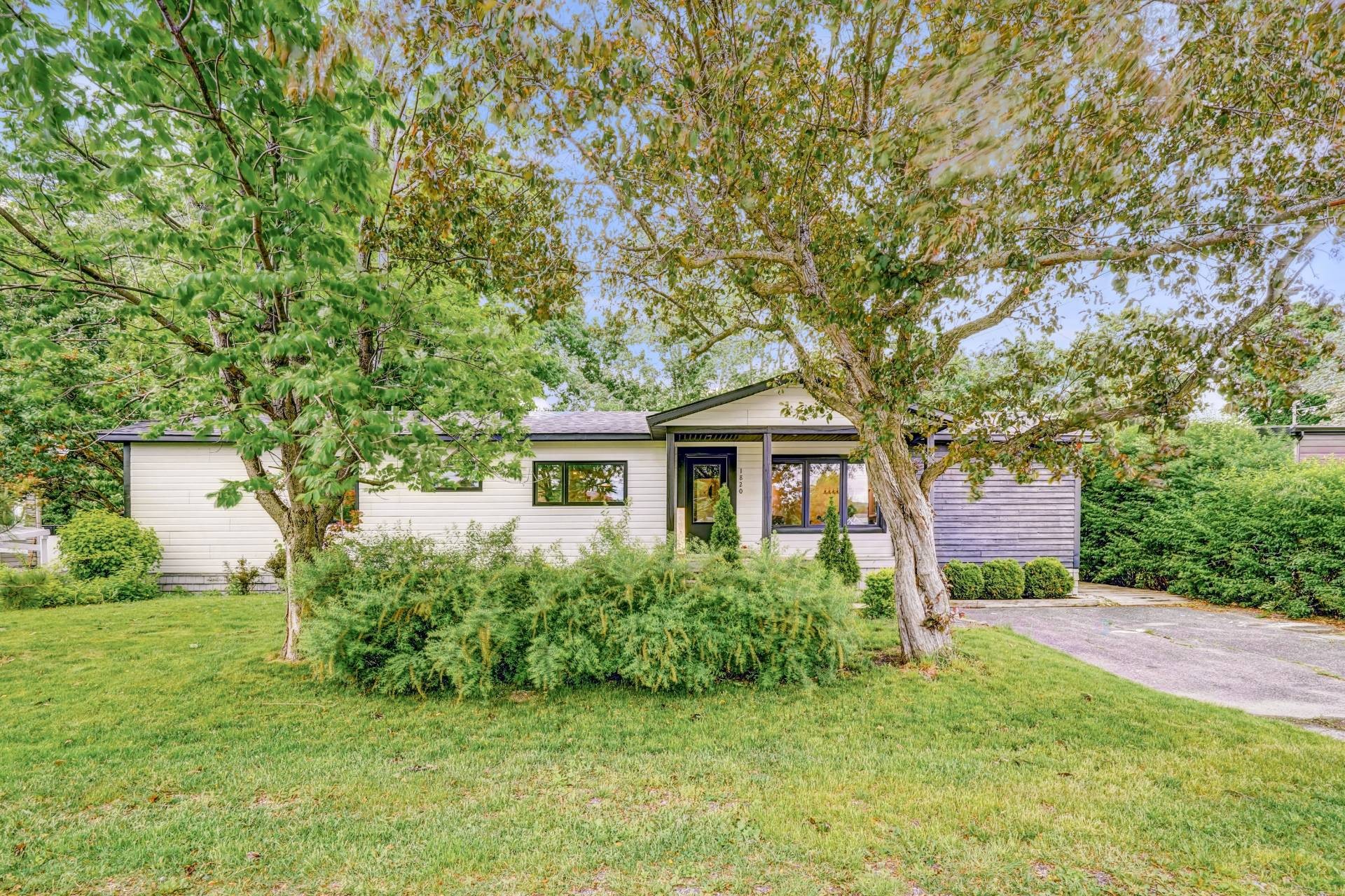 









1820


Boul. Rodrigue

,
Sainte-Marie-Madeleine,




QC
J0H1S0

