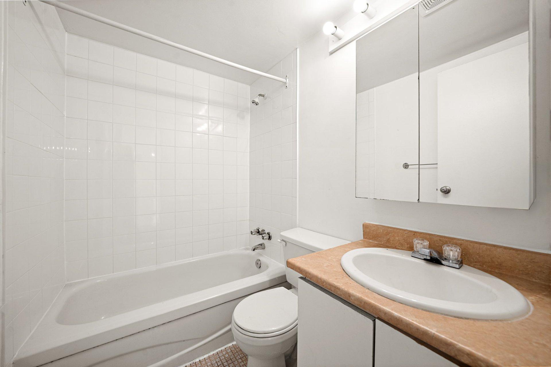 









11750


Boul. de Pierrefonds

, 106C,
Montréal (Pierrefonds-Roxboro),




QC
H9A2X3

