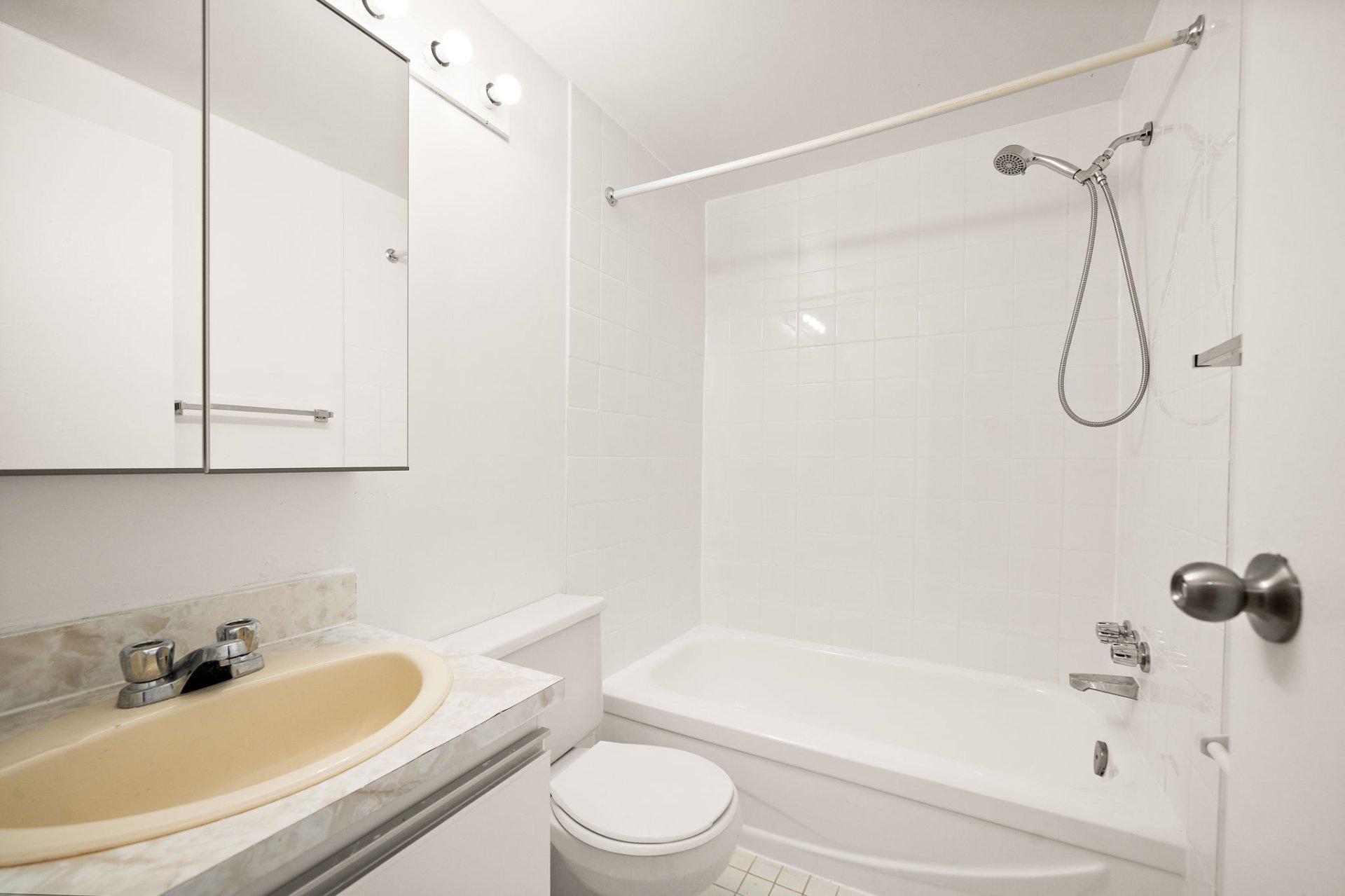 









11750


Boul. de Pierrefonds

, 403C,
Montréal (Pierrefonds-Roxboro),




QC
H9A2X3

