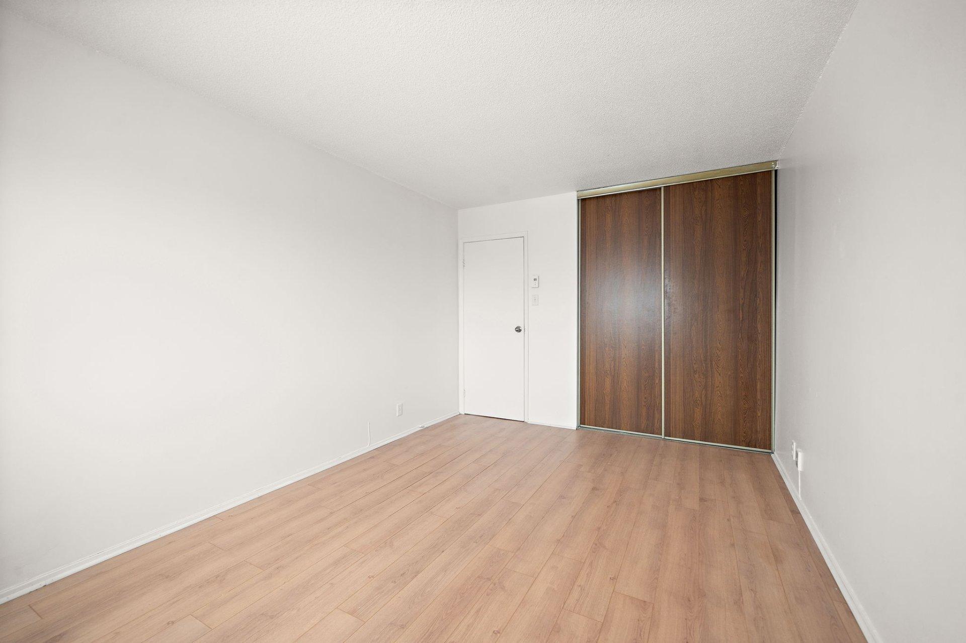 









11750


Boul. de Pierrefonds

, 403C,
Montréal (Pierrefonds-Roxboro),




QC
H9A2X3

