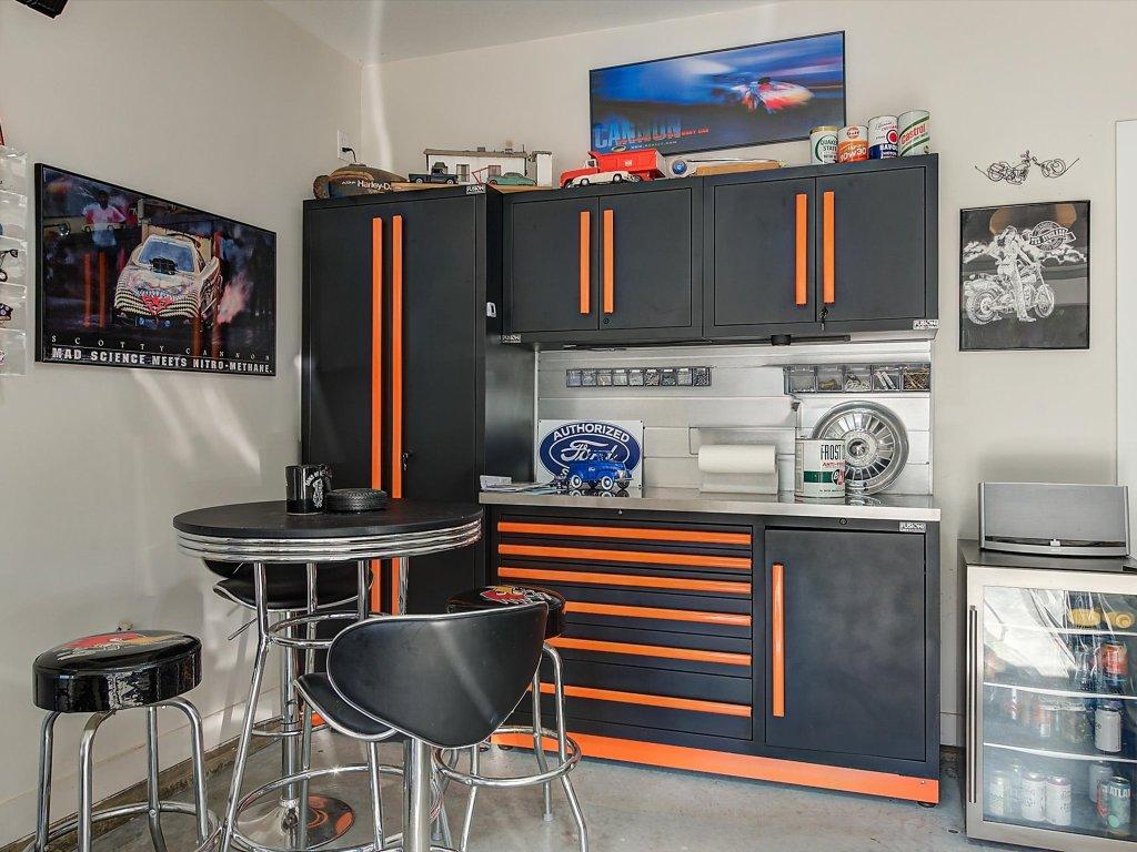 









1349


Rocky Point

Drive, 5,
Kelowna,




BC
V1V 0B5

