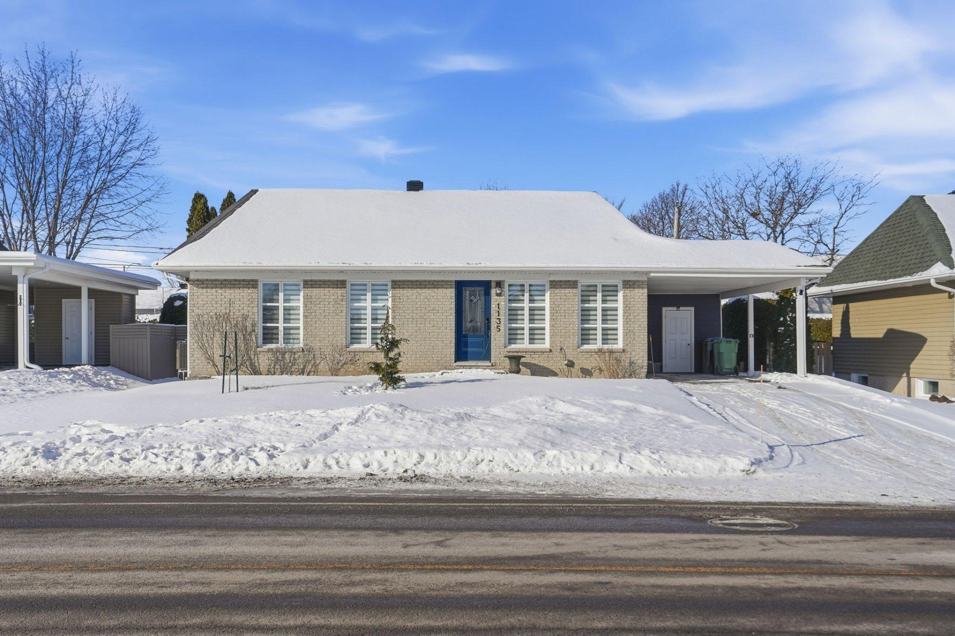 









1135


Rue Monat

,
Saint-Jean-sur-Richelieu,




QC
J2X4V5

