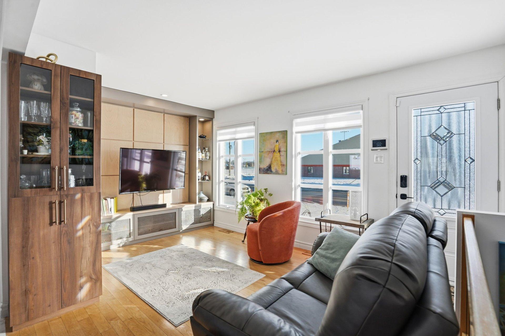 









1135


Rue Monat

,
Saint-Jean-sur-Richelieu,




QC
J2X4V5

